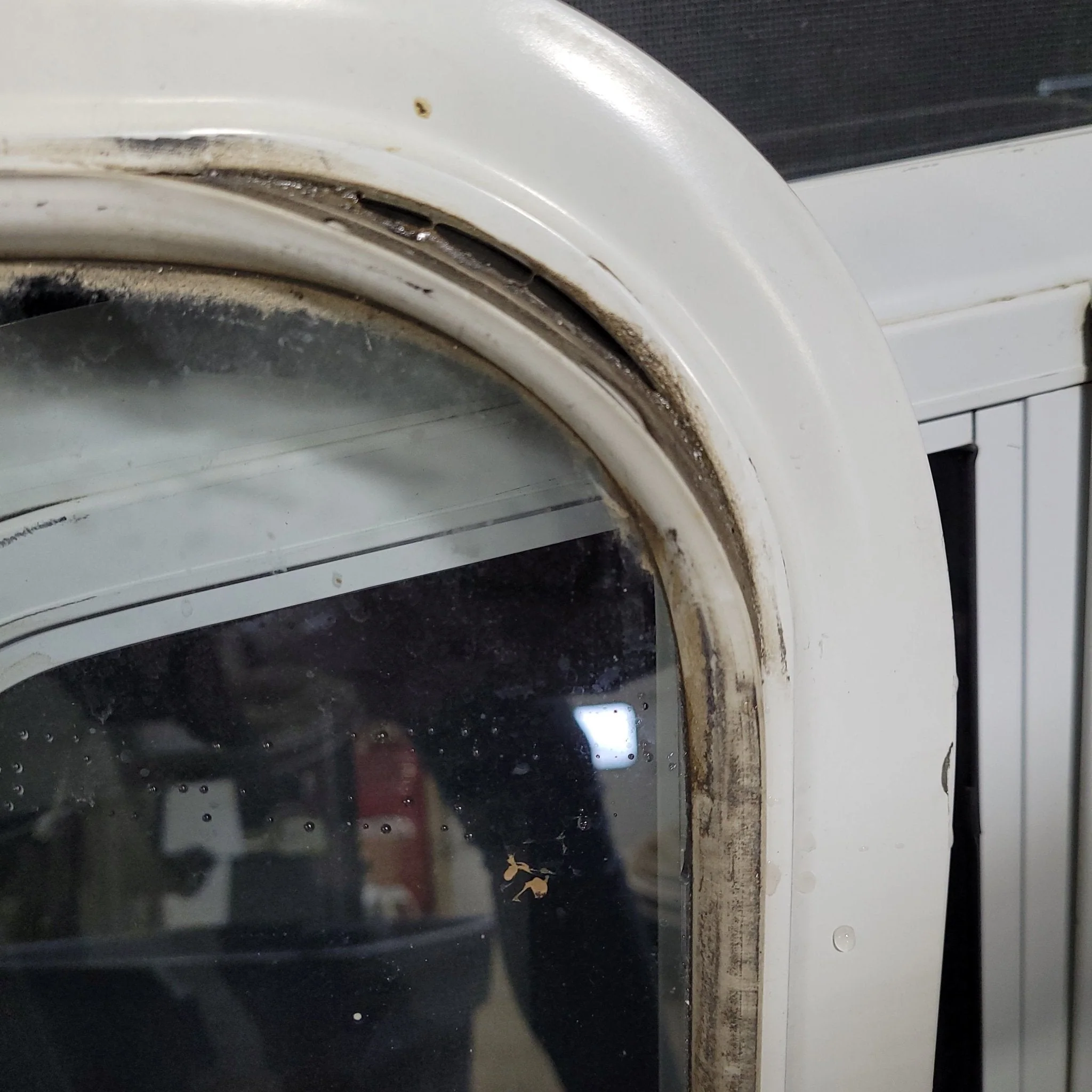Used White Radius Non- Opening Window : 24 X 22 X 2" D - Image 5