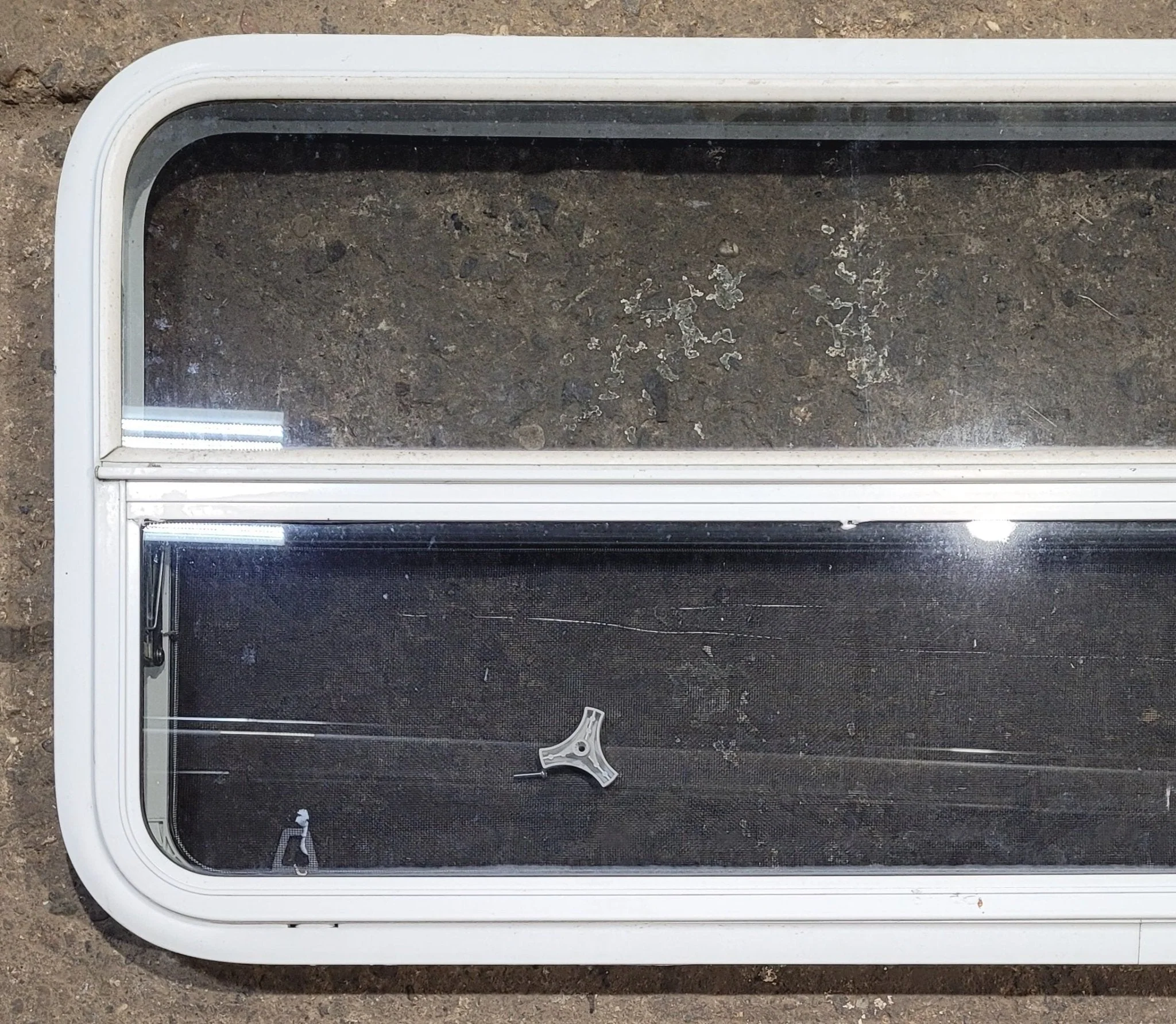 Used White Radius Non Opening Window : 35 1/2" W x 11 1/2" H x 1 7/8" D - Image 9