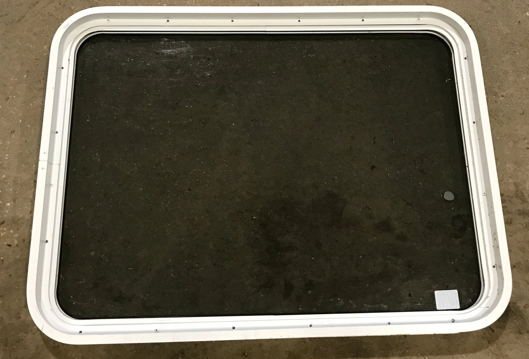 Used White Radius Non Opening Window : 35 3/4" W x 26 1/4" H x 1 7/8" D - Image 4