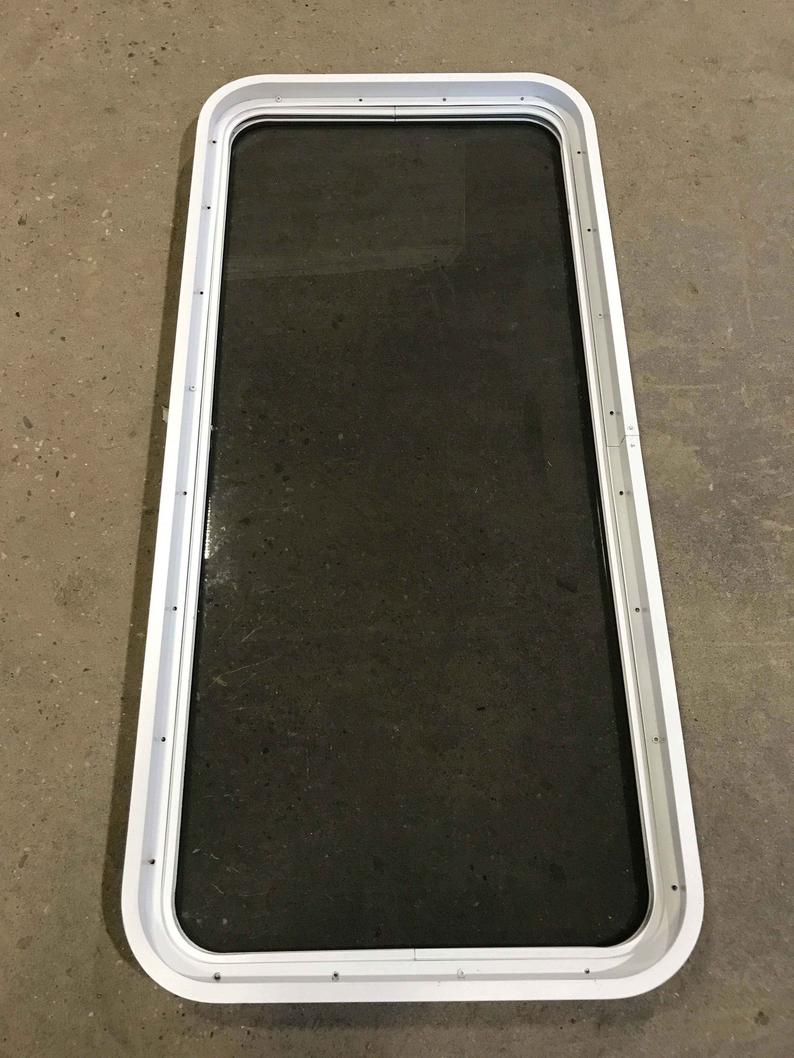 Used White Radius Non Opening Window : 47 3/4" W x 21 1/2" H x 2" D - Image 4
