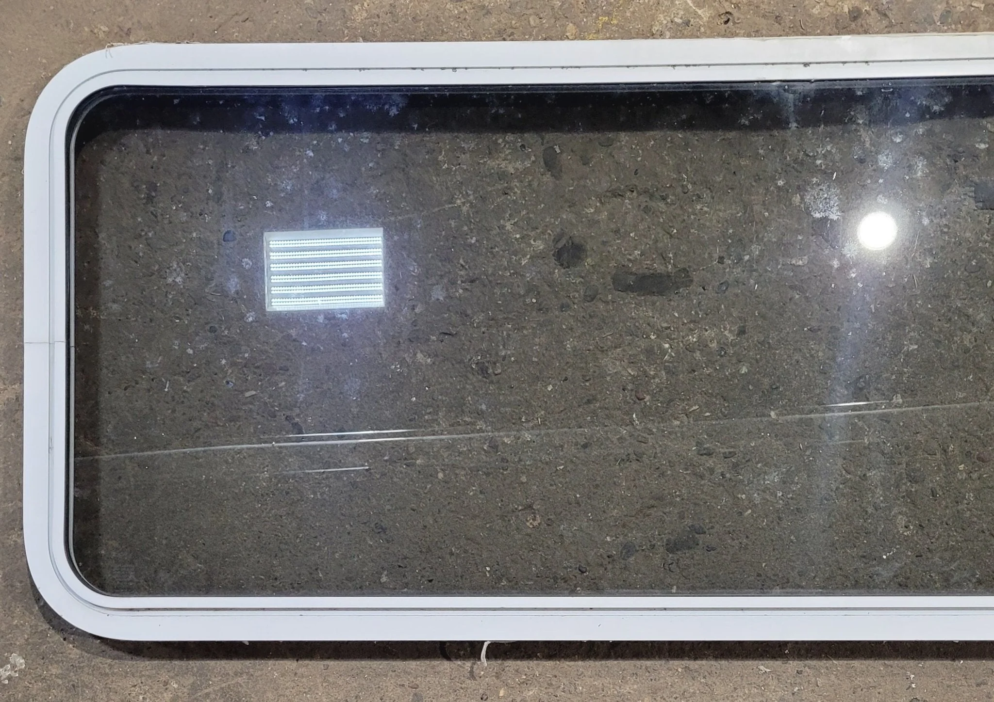 Used White Radius Non Opening Window : 54 1/4" W x 21 3/4" H x 1 7/8" D - Image 2