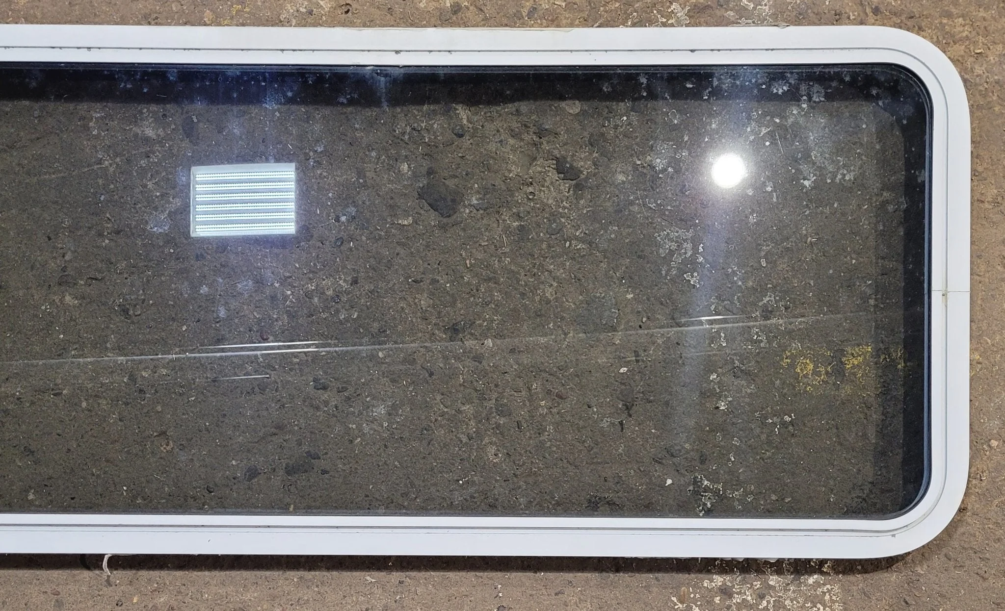 Used White Radius Non Opening Window : 54 1/4" W x 21 3/4" H x 1 7/8" D - Image 3