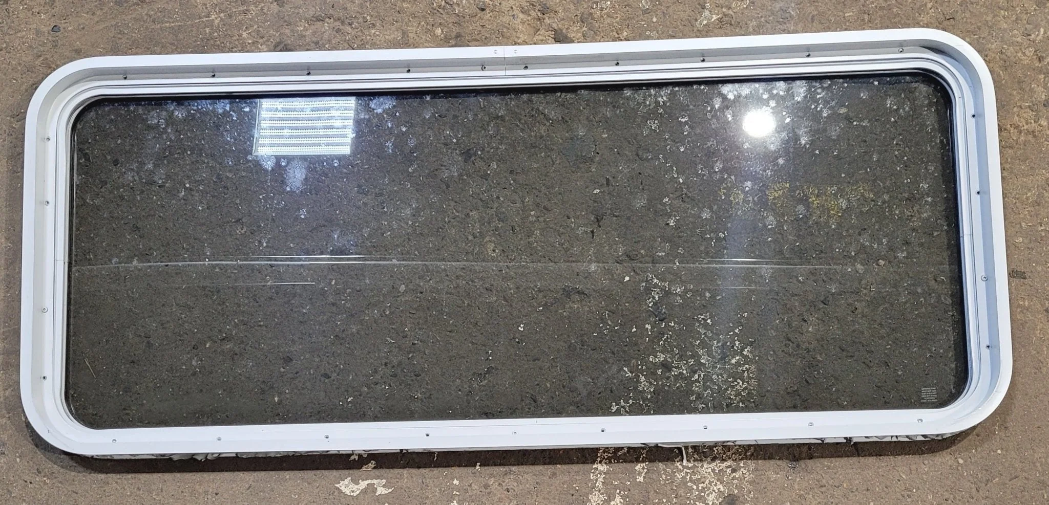 Used White Radius Non Opening Window : 54 1/4" W x 21 3/4" H x 1 7/8" D - Image 4