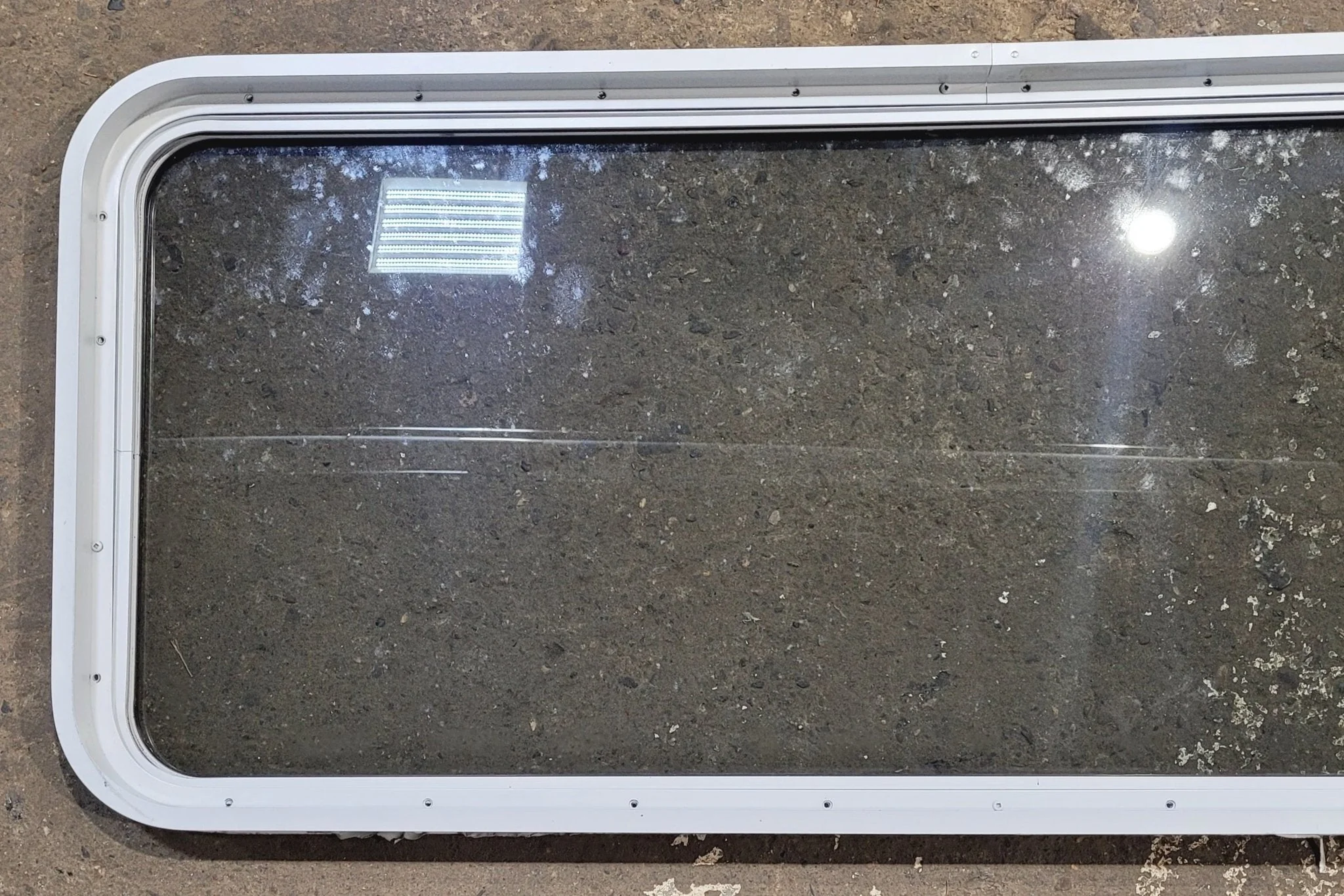 Used White Radius Non Opening Window : 54 1/4" W x 21 3/4" H x 1 7/8" D - Image 5