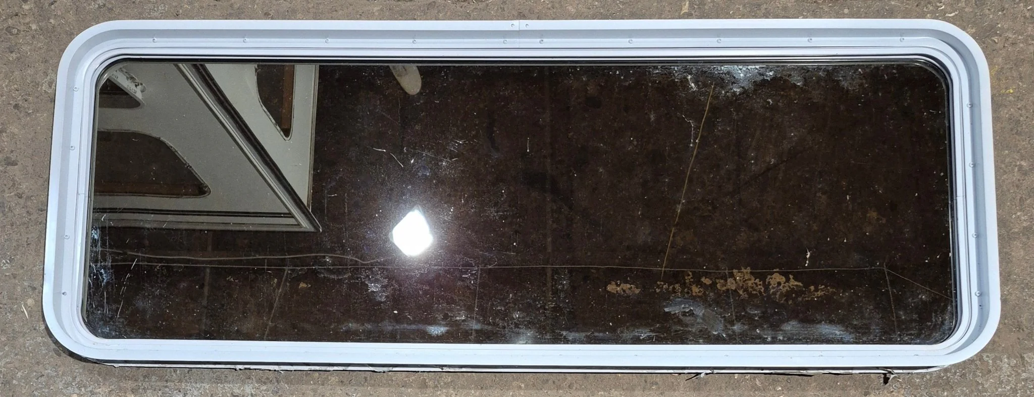 Used White Radius Non Opening Window : 60 1/4" W x 21 3/4" H x 1 7/8" D - Image 5