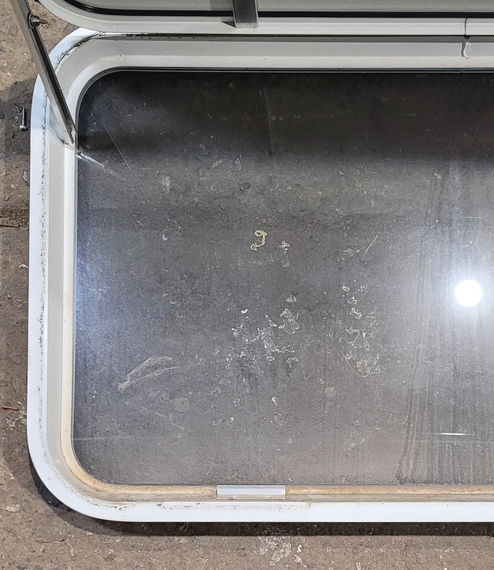 Used White Radius Non-Opening Window With Rock Guard Cover : 35 1/4" W x 21 1/4" H x 1 3/4" D - Image 3