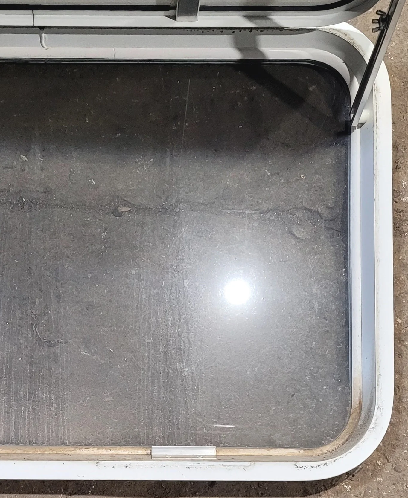 Used White Radius Non-Opening Window With Rock Guard Cover : 35 1/4" W x 21 1/4" H x 1 3/4" D - Image 4