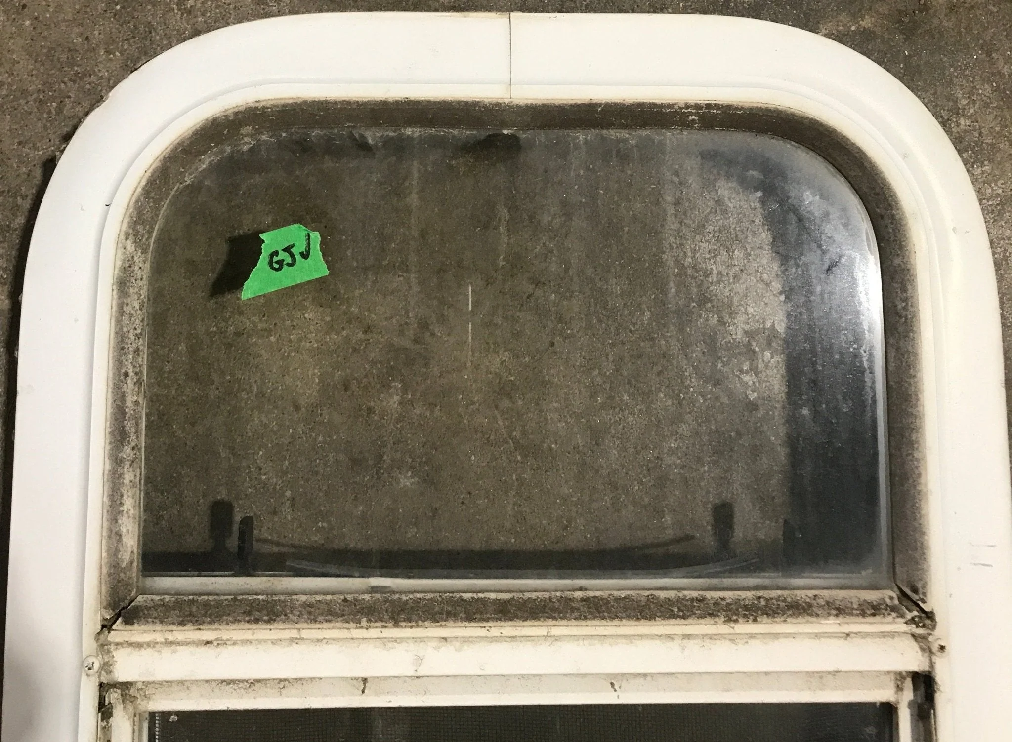 Used White Radius Opening Window : 13 1/2" W x 17 1/2" H x 1 7/8" D - Image 3
