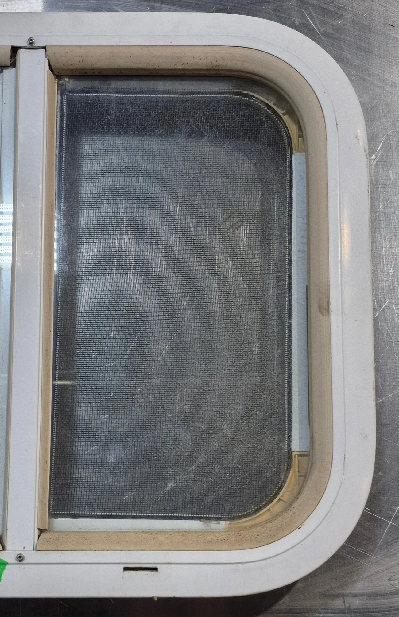 Used White Radius Opening Window : 17 1/2" W x 14 1/2" H x 1 7/8" D - Image 3