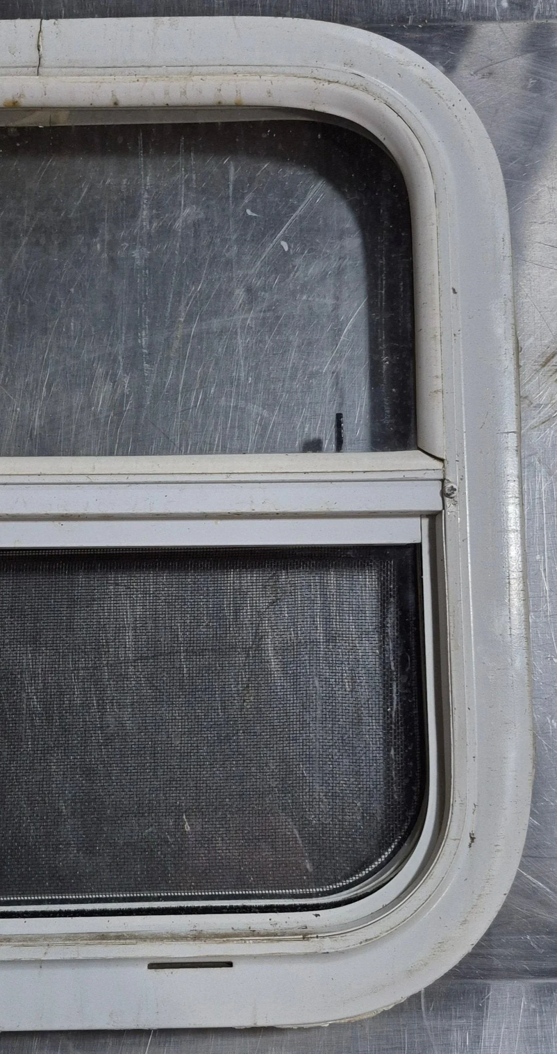 Used White Radius Opening Window : 17 1/2" W x 17 1/2" H x 1 1/8" D - Image 3