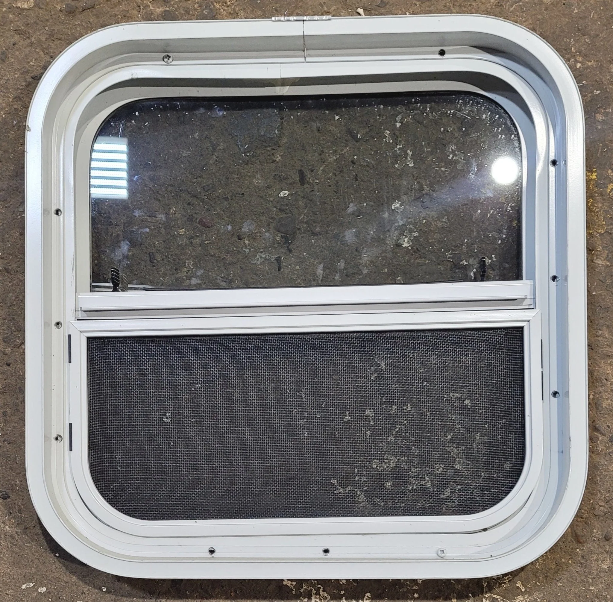 Used White Radius Opening Window : 17 1/2" W x 17 1/2" H x 1 7/8" D - Image 4