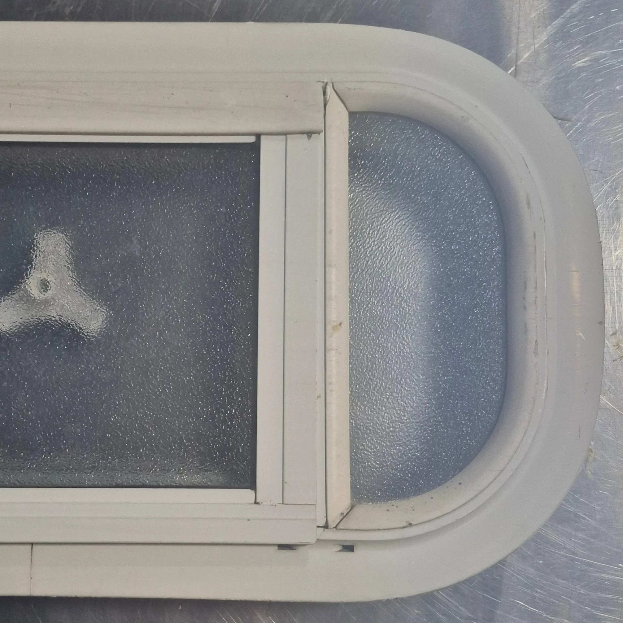 Used White Radius Opening Window : 17 1/2" W x 8 1/2" H x 1 1/8" D - Image 3