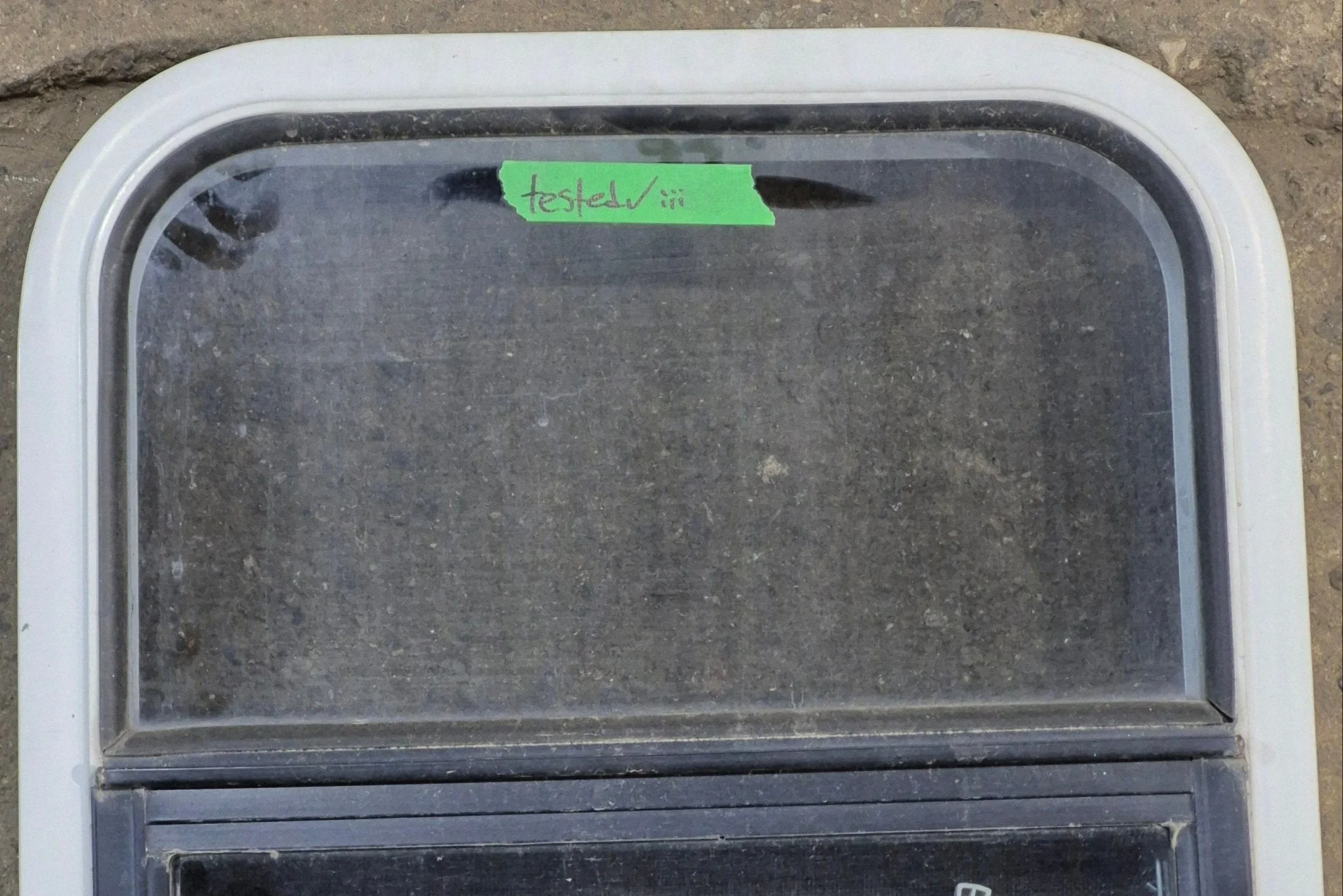 Used White Radius Opening Window : 17 1/4" W x 21 1/4" H x 1 3/4" D - Image 3
