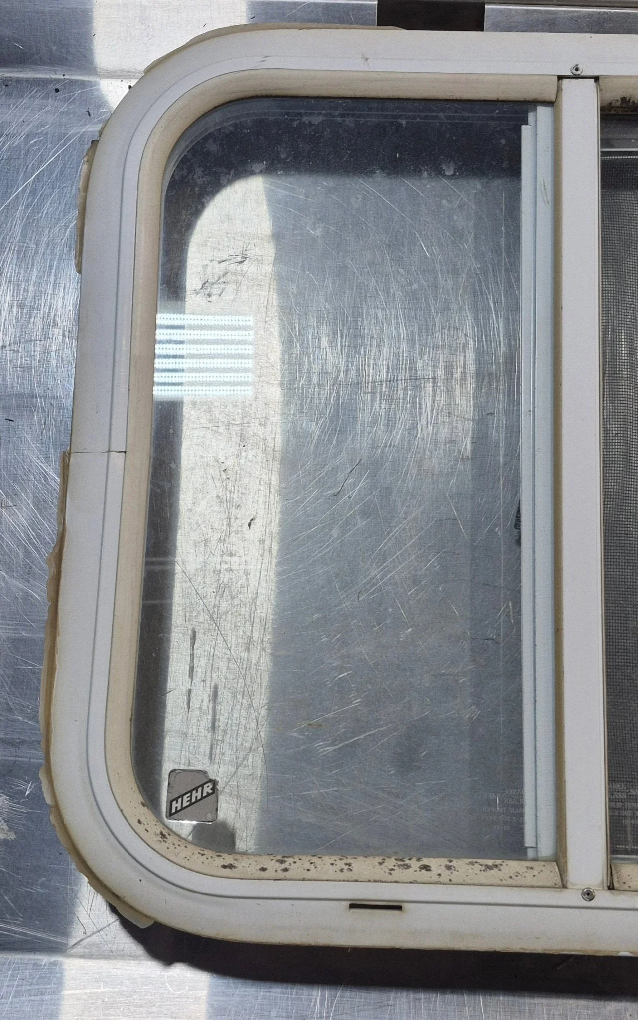 Used White Radius Opening Window : 18 1/4" W x 17 3/4" H x 1 3/4" D - Image 2