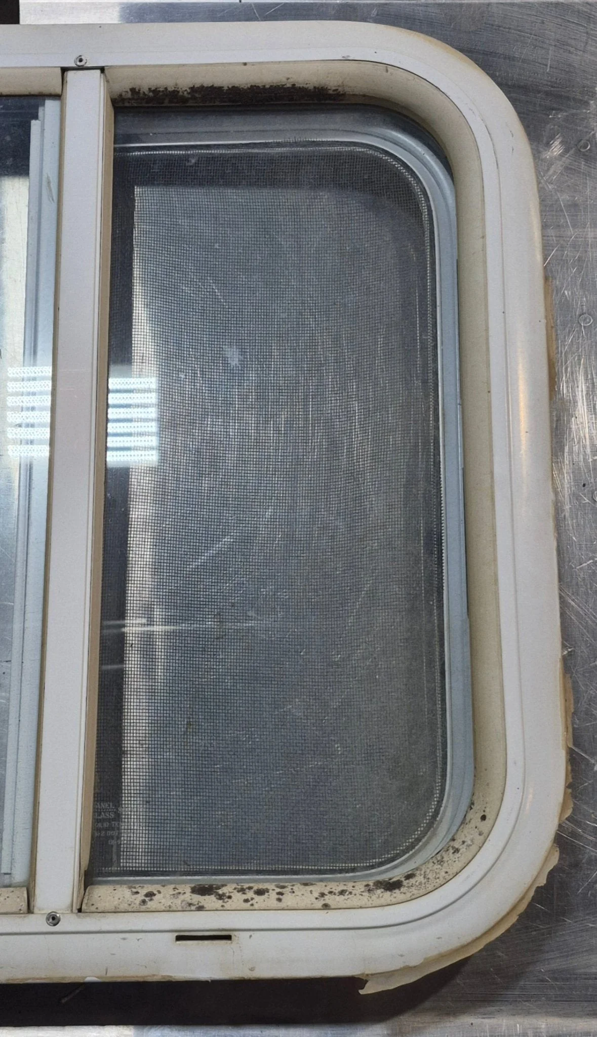 Used White Radius Opening Window : 18 1/4" W x 17 3/4" H x 1 3/4" D - Image 3