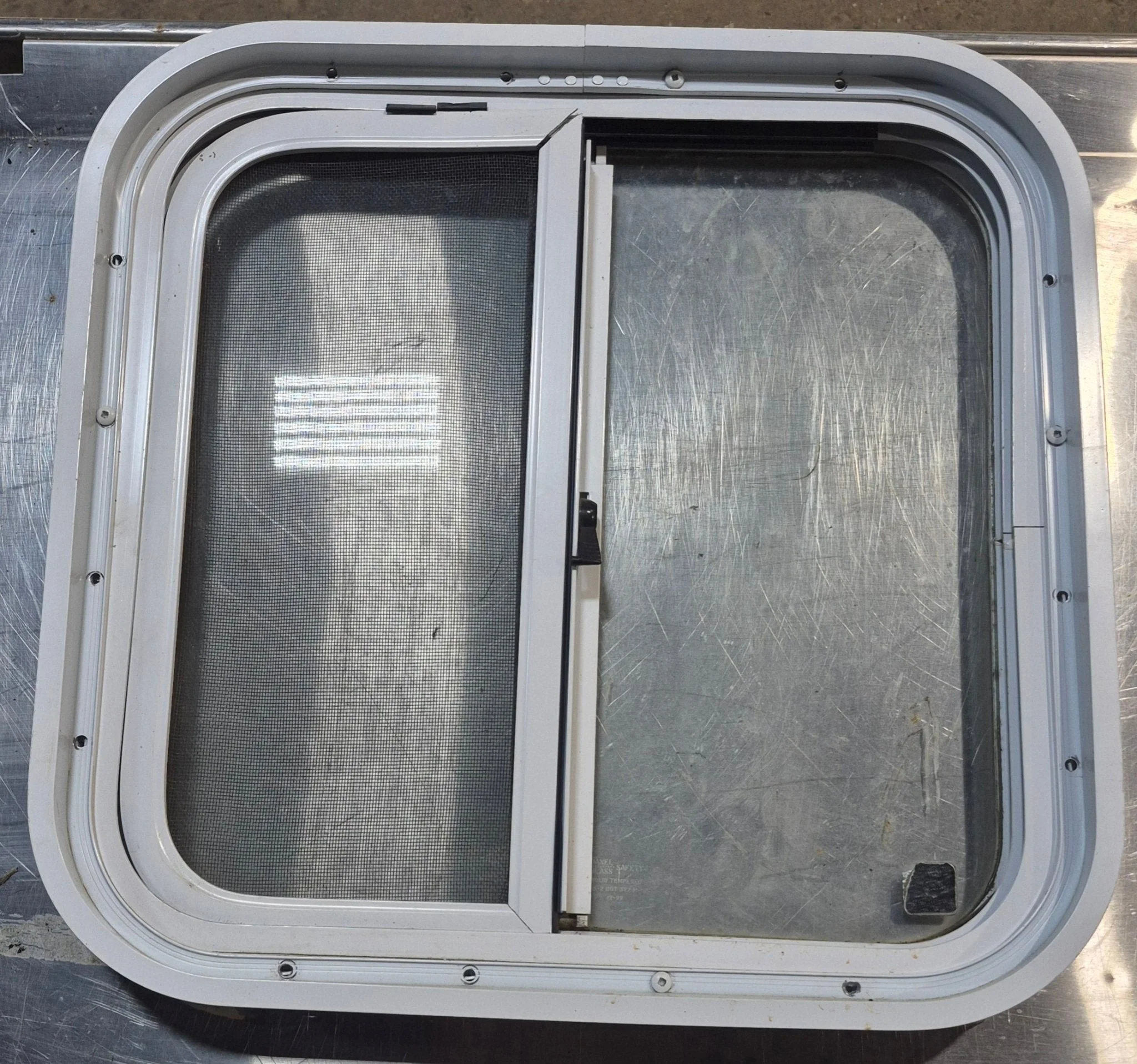 Used White Radius Opening Window : 18 1/4" W x 17 3/4" H x 1 3/4" D - Image 5