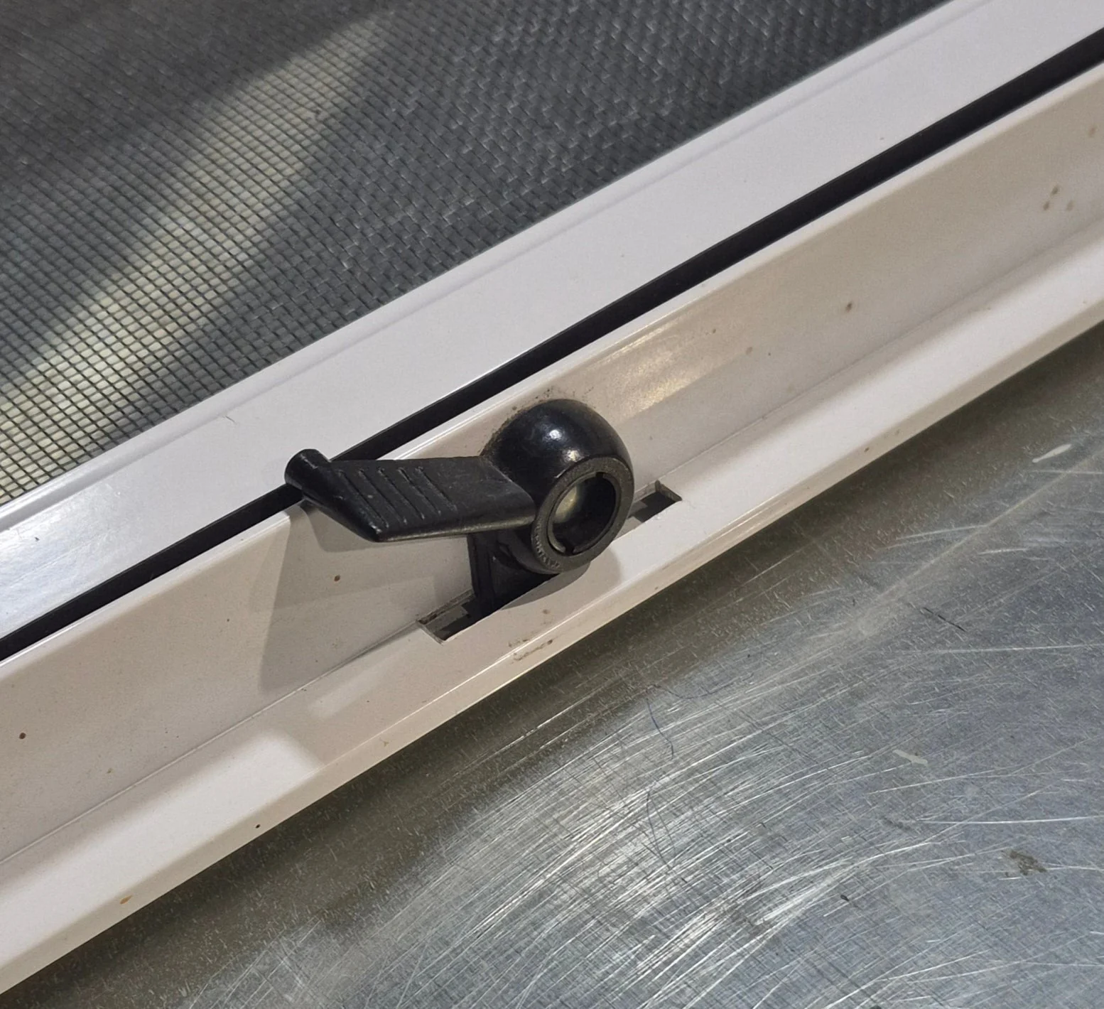 Used White Radius Opening Window : 18 1/4" W x 17 3/4" H x 1 3/4" D - Image 8