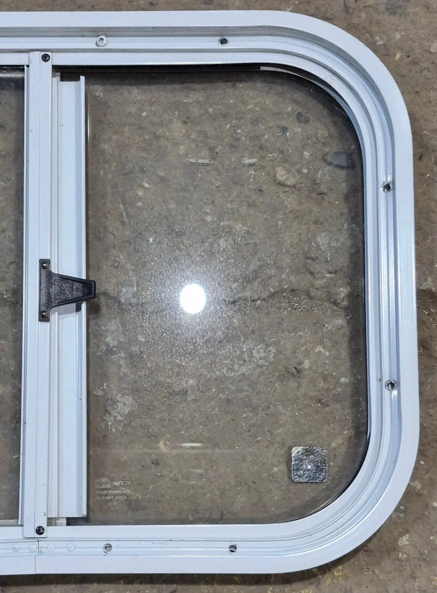 Used White Radius Opening Window : 19 1/2" W x 14 1/2" H x 1 1/4" D - Image 7