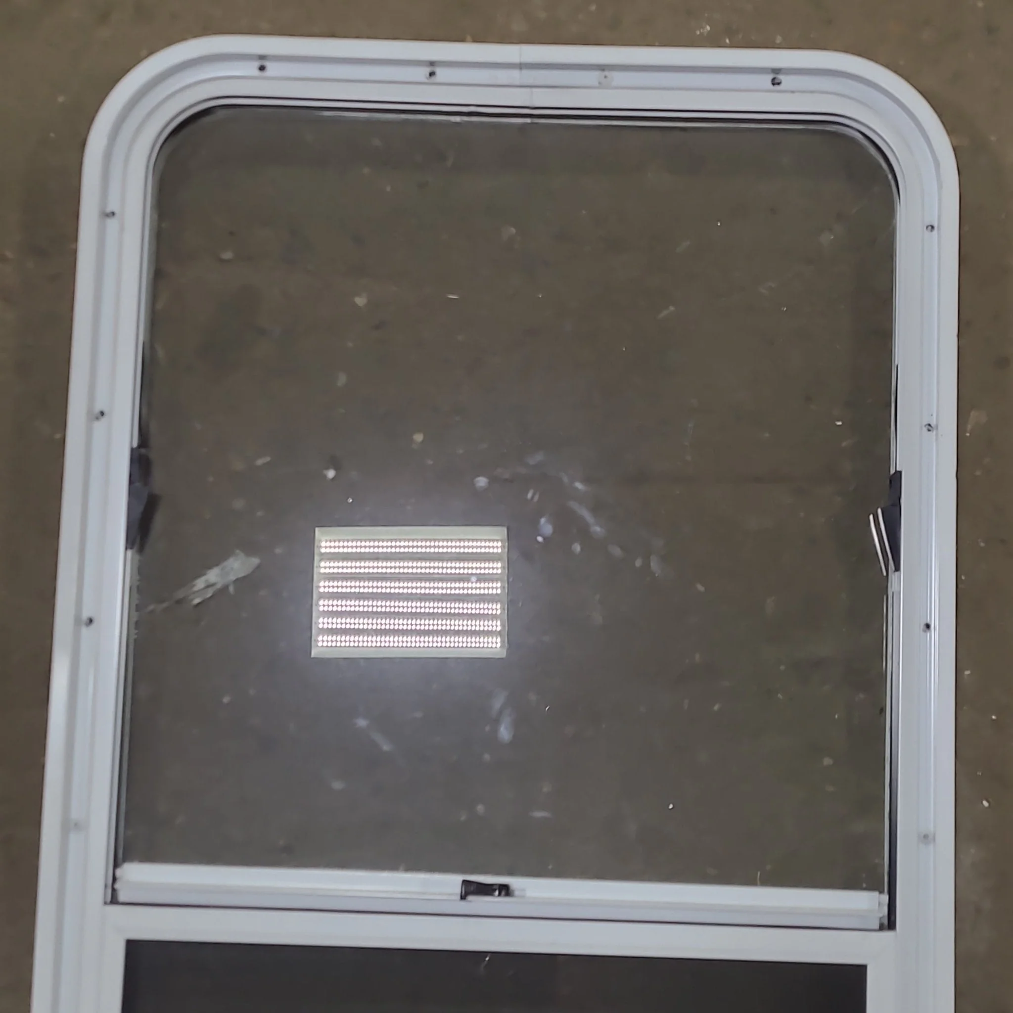 Used White Radius Opening Window : 22 1/4" W x 35 3/4" H x 1 3/4" D - Image 6