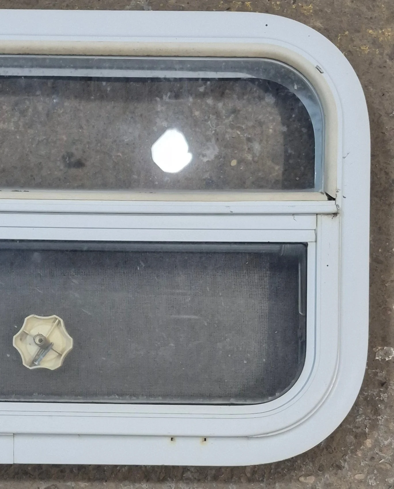 Used White Radius Opening Window : 23 1/2" W x 14 1/2" H x 1 7/8" D - Image 3