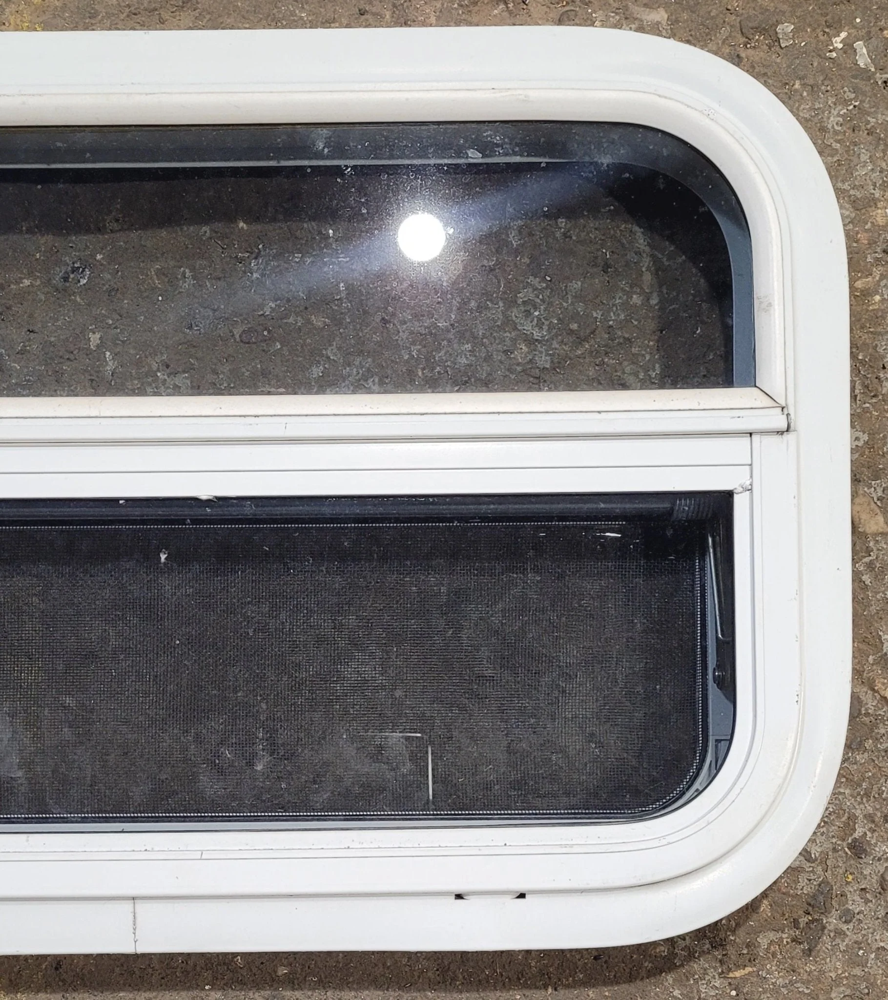 Used White Radius Opening Window : 23 1/2" W x 14 1/4" H x 1 7/8" D - Image 3