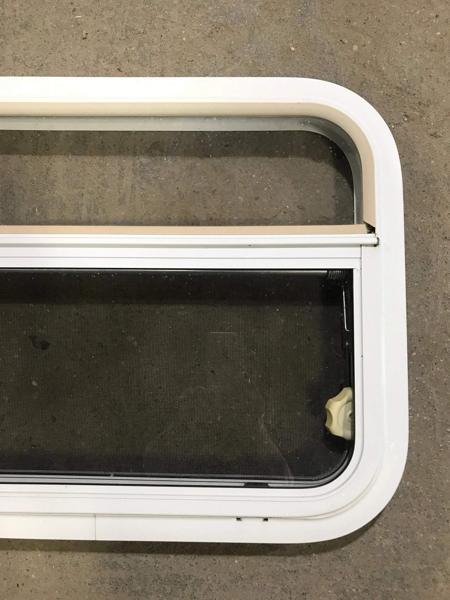 Used White Radius Opening Window : 23 1/2" W x 17 1/2" H x 1 1/2" D - Image 3