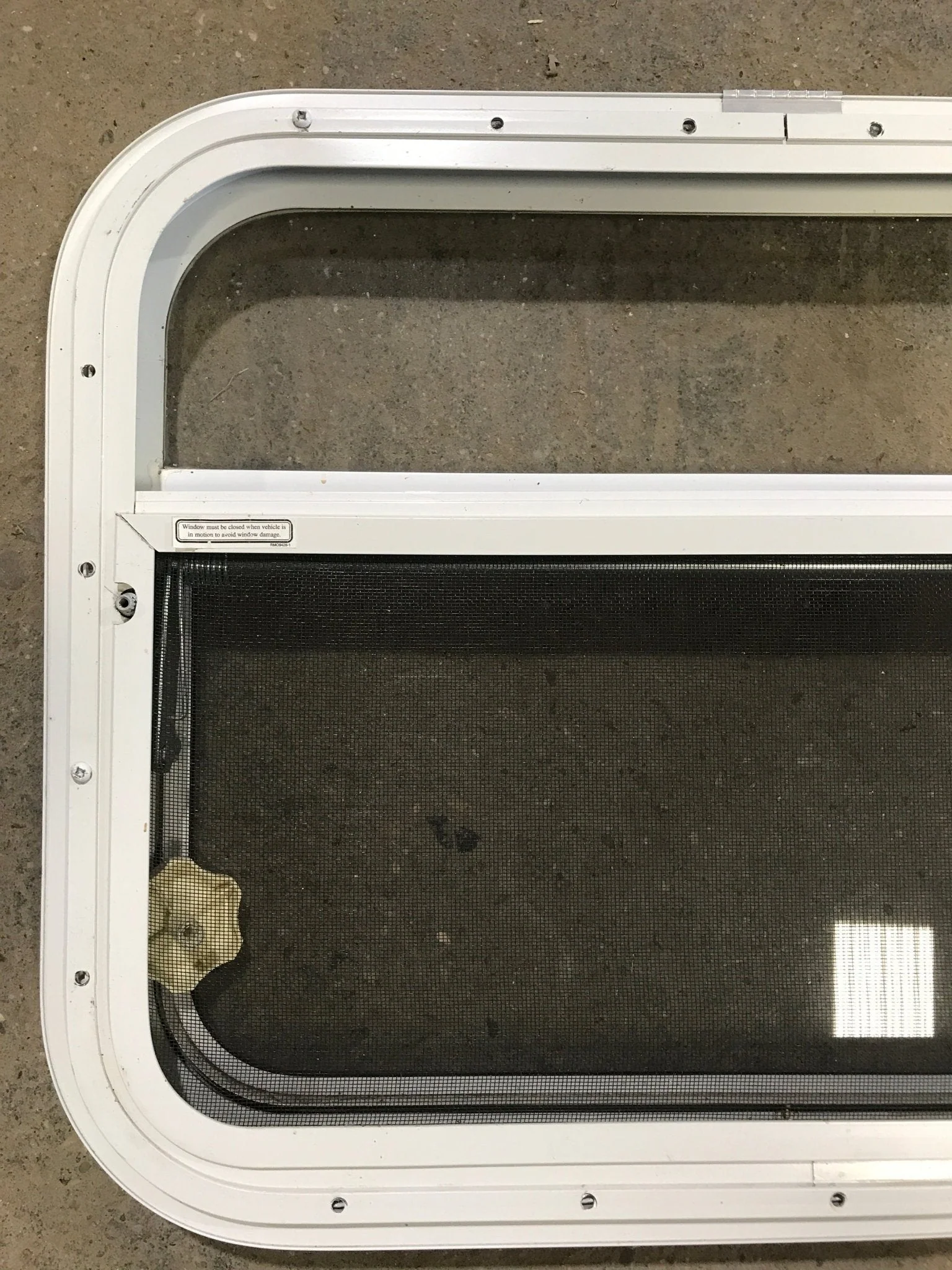 Used White Radius Opening Window : 23 1/2" W x 17 1/2" H x 1 1/2" D - Image 5