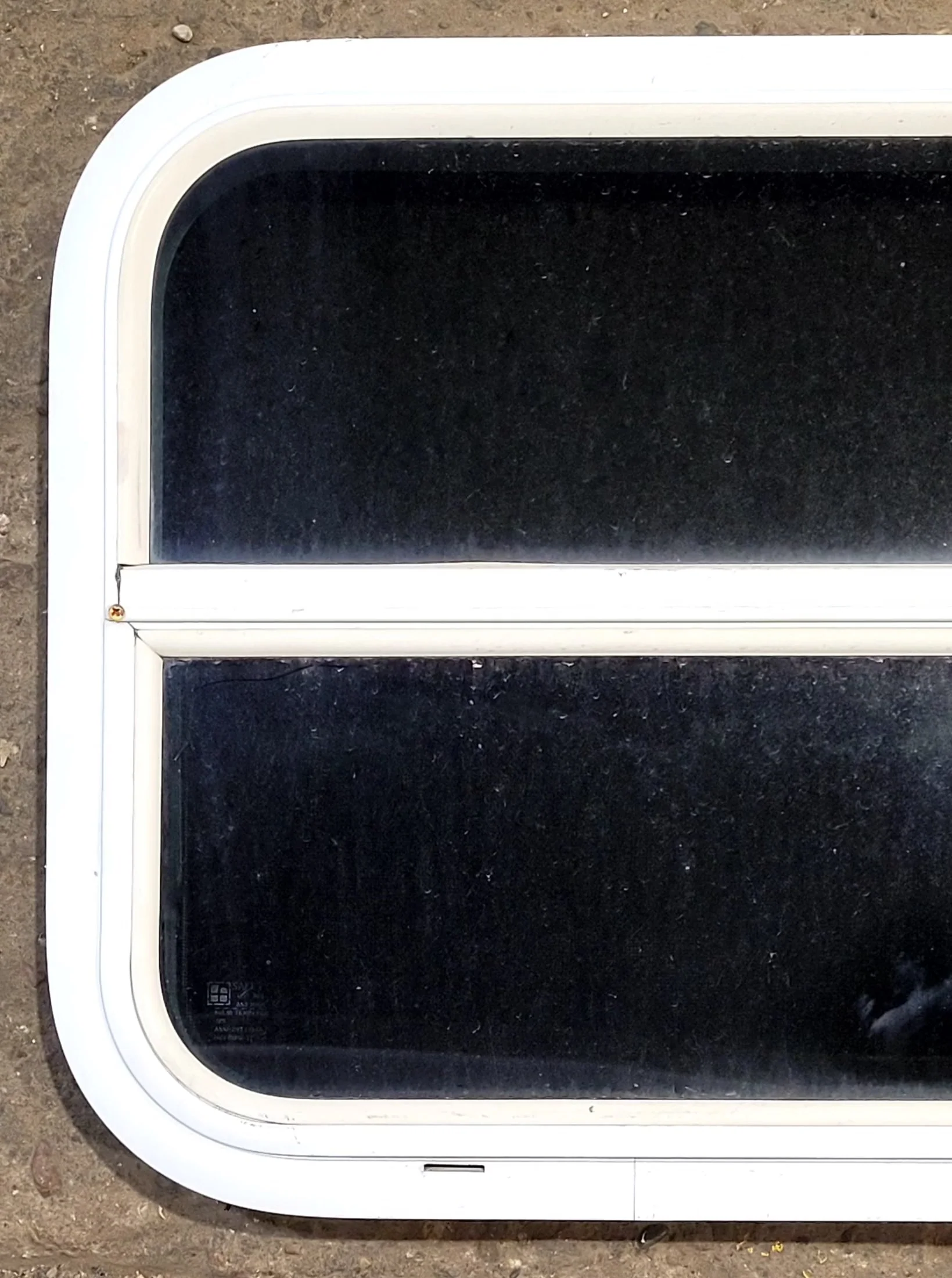 Used White Radius Opening Window : 23 1/2" W x 17 1/2" H x 1 1/2" D - Image 3
