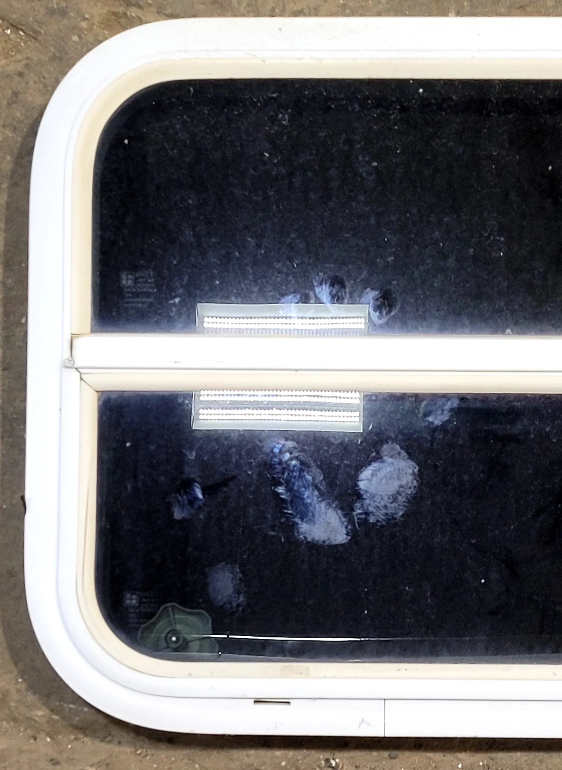 Used White Radius Opening Window : 23 1/2" W x 17 1/2" H x 1 1/2" D - Image 2