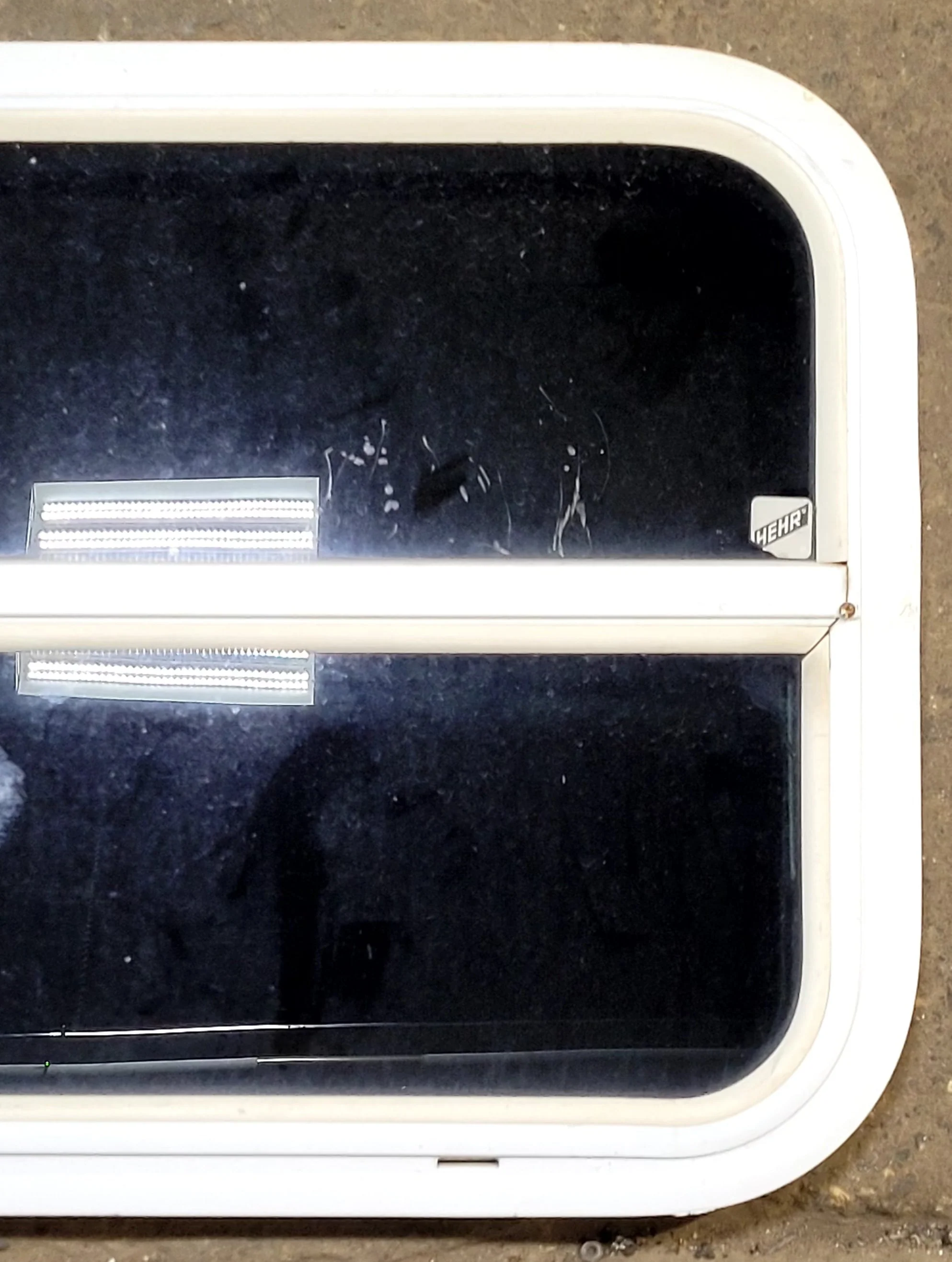 Used White Radius Opening Window : 23 1/2" W x 17 1/2" H x 1 1/2" D - Image 3