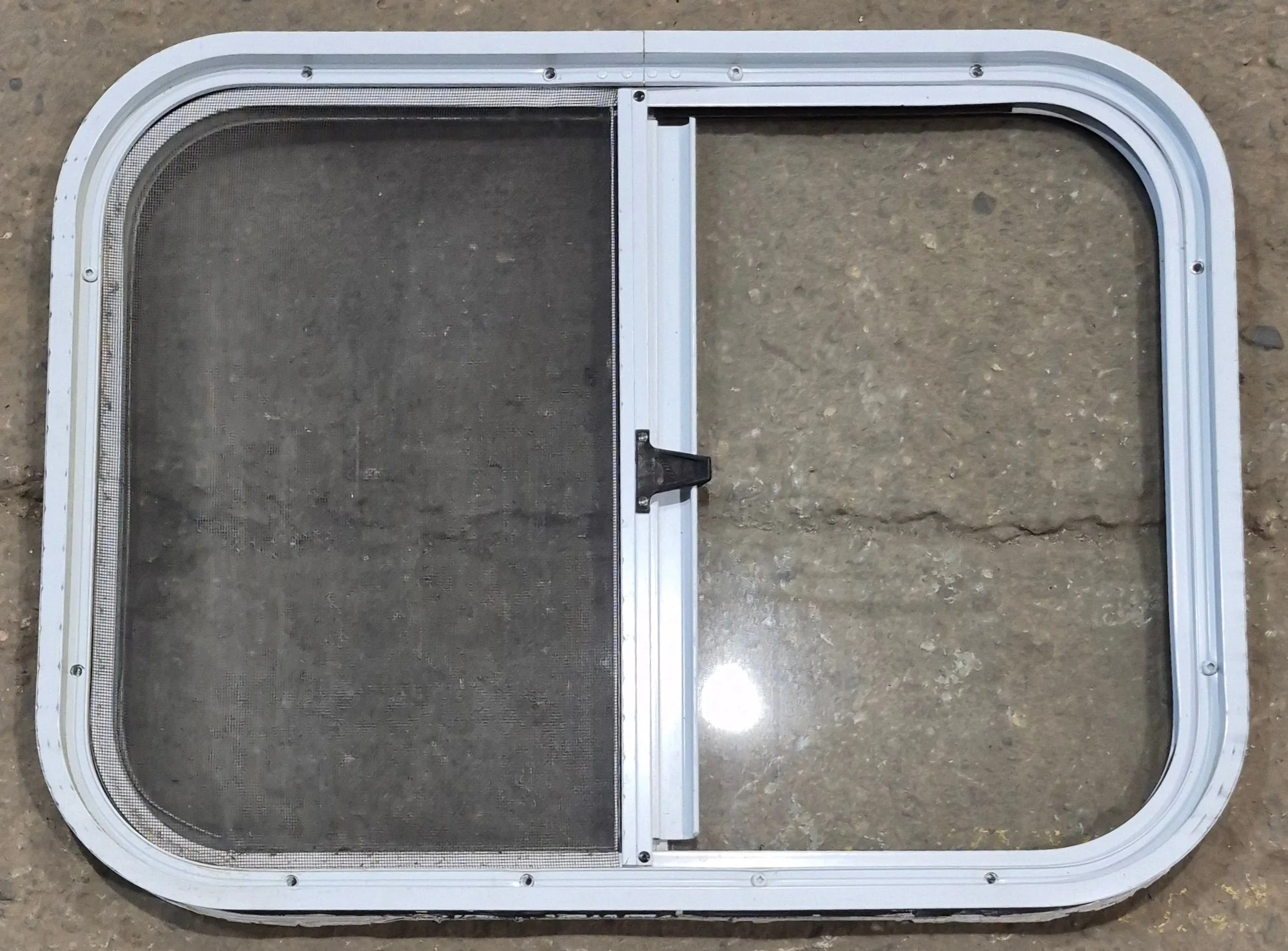 Used White Radius Opening Window : 23 1/2" W x 17 1/2" H x 1 1/4" D - Image 5