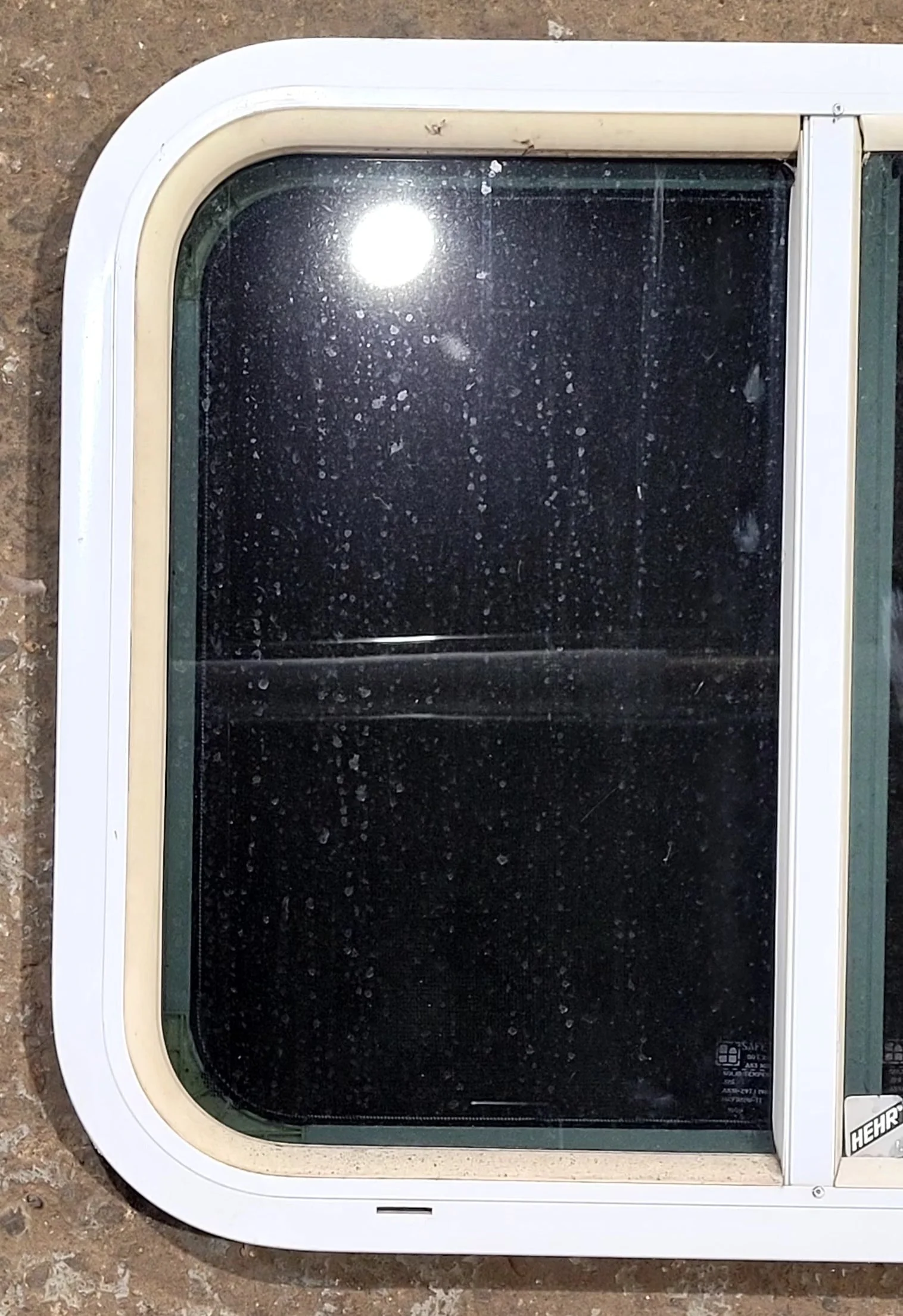 Used White Radius Opening Window : 23 1/2" W x 17 1/2" H x 1 1/4" D - Image 3