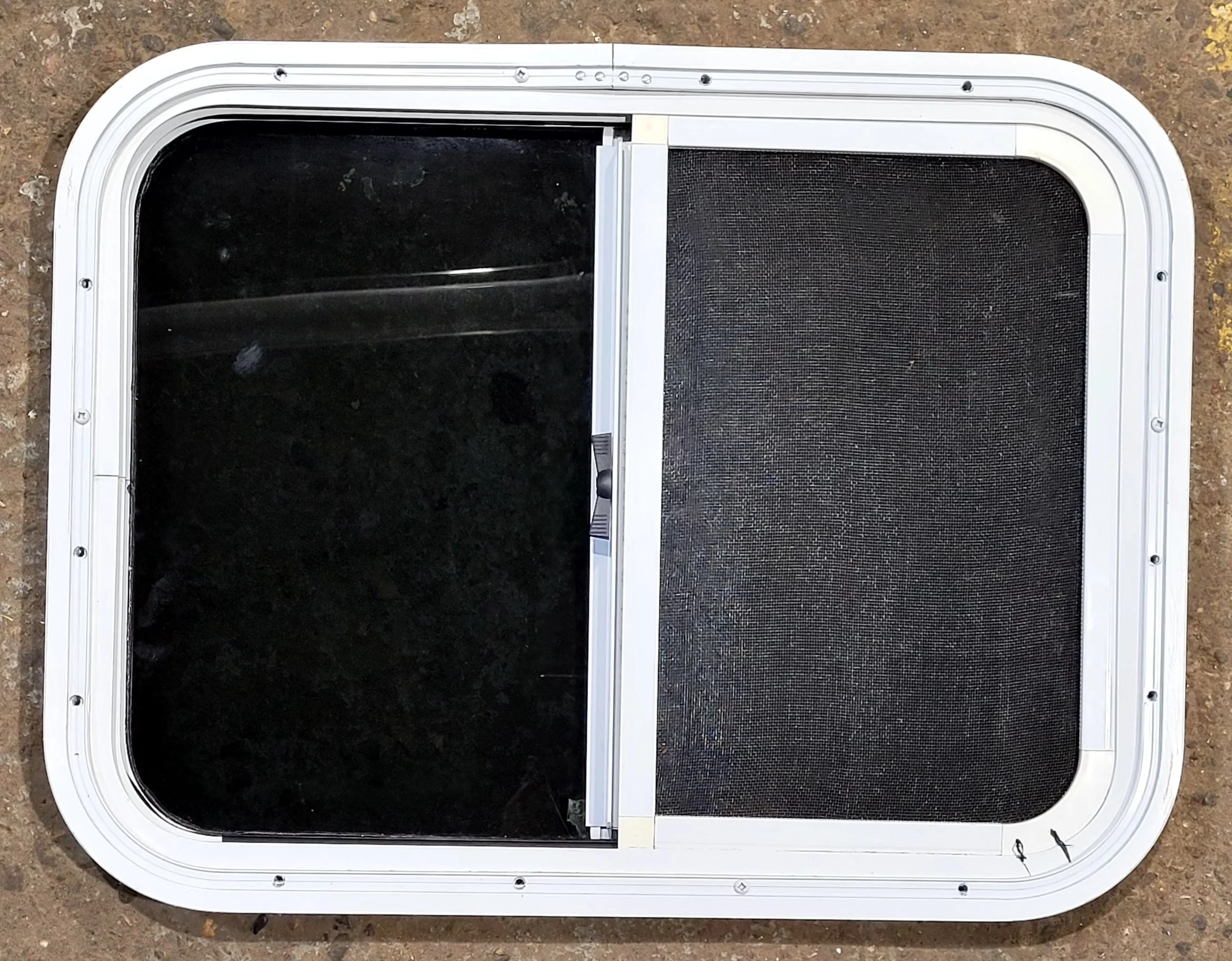 Used White Radius Opening Window : 23 1/2" W x 17 1/2" H x 1 1/4" D - Image 5