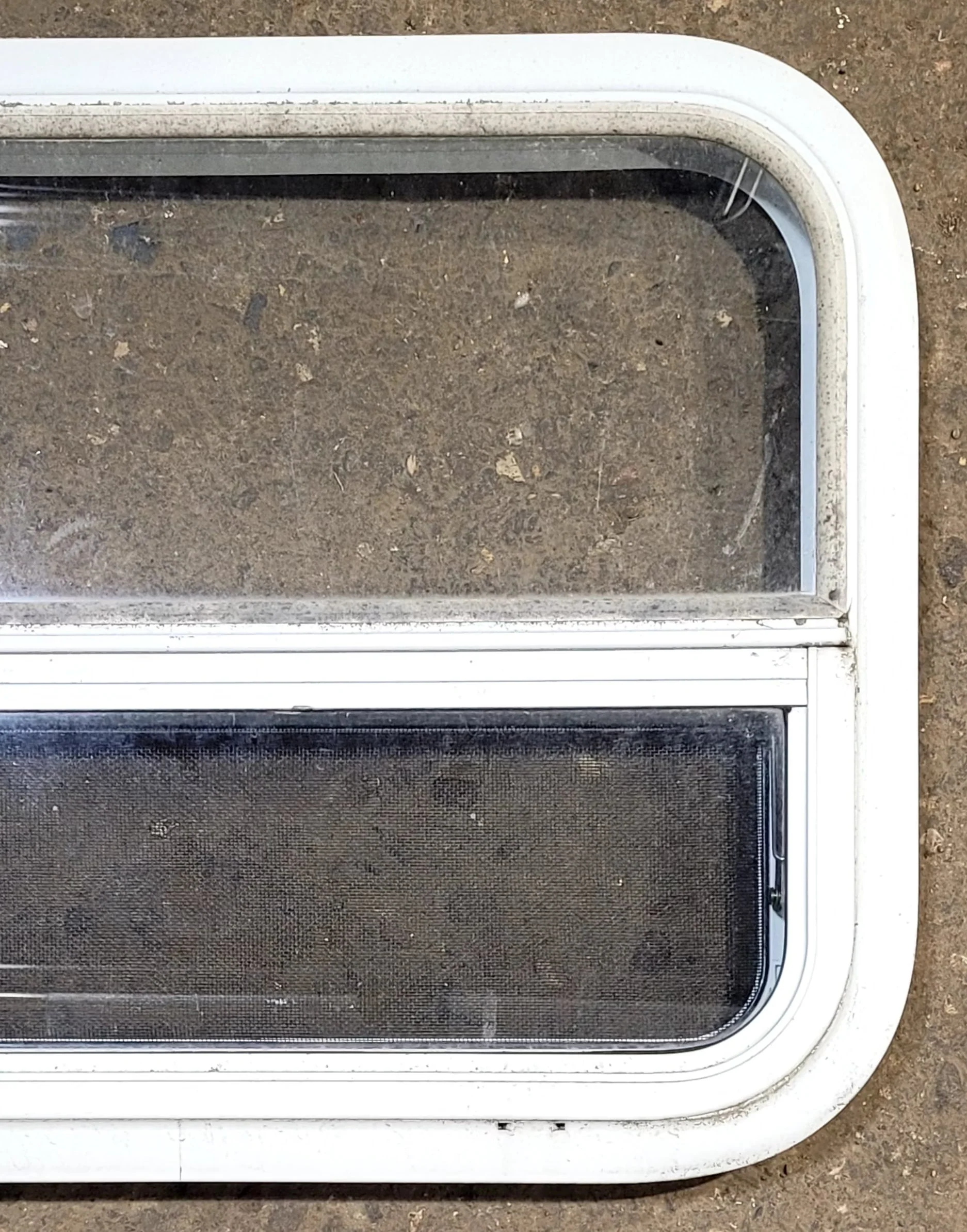 Used White Radius Opening Window : 23 1/2" W x 17 1/2" H x 1 7/8" D - Image 3