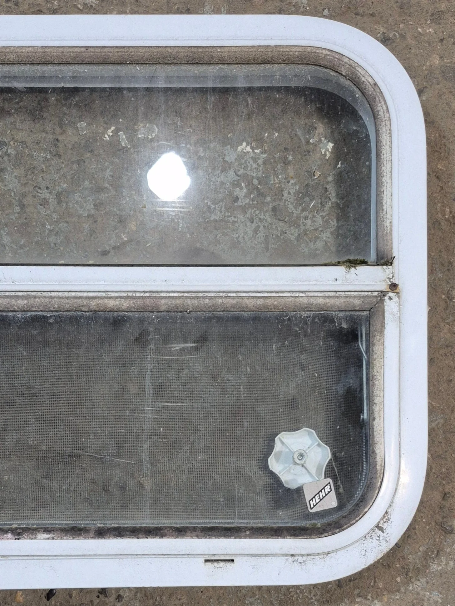 Used White Radius Opening Window : 23 1/2" W x 17 1/2" H x 1 7/8" D - Image 3