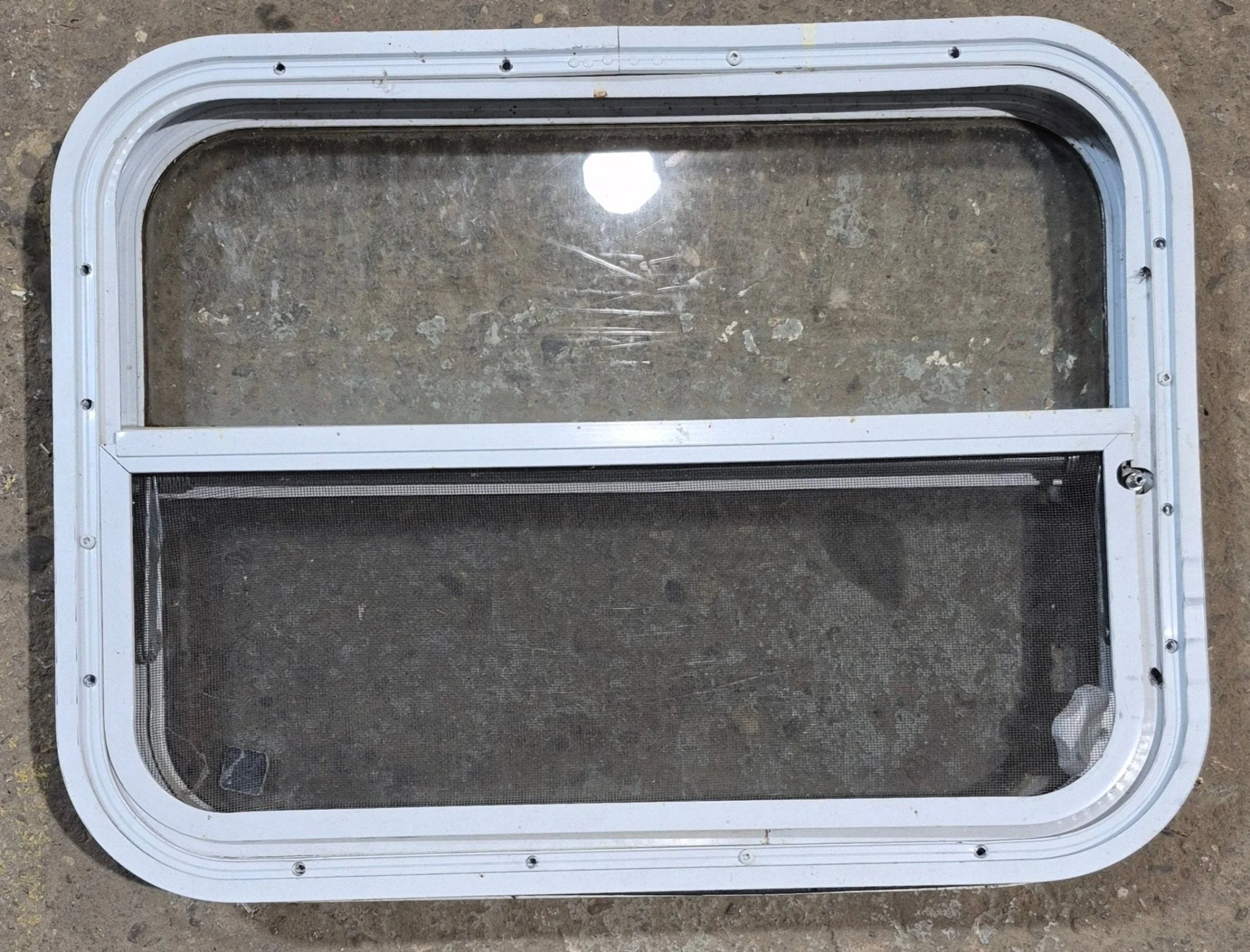 Used White Radius Opening Window : 23 1/2" W x 17 1/2" H x 1 7/8" D - Image 4