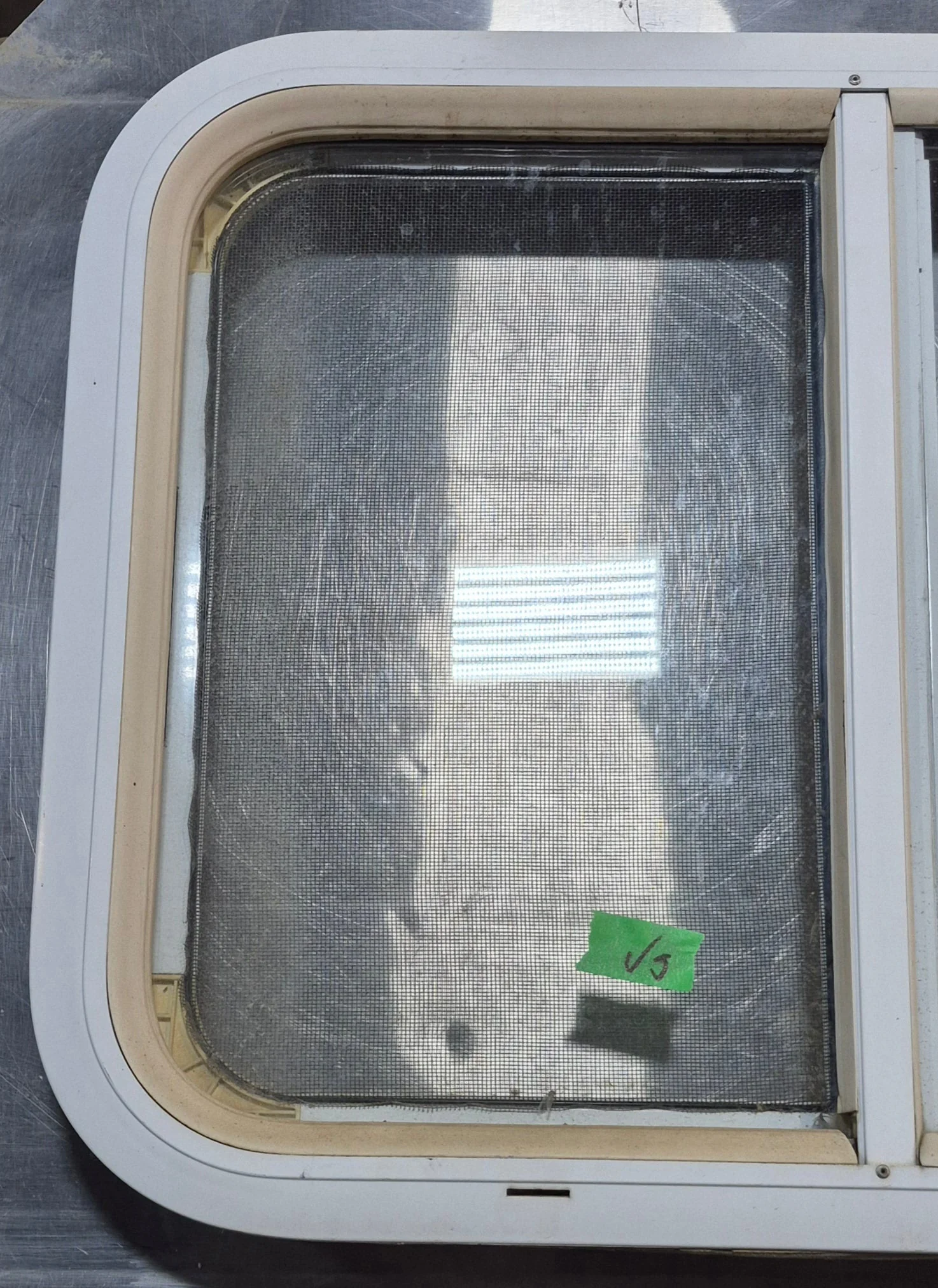 Used White Radius Opening Window : 23 1/2" W x 17 1/2" H x 1 7/8" D - Image 2