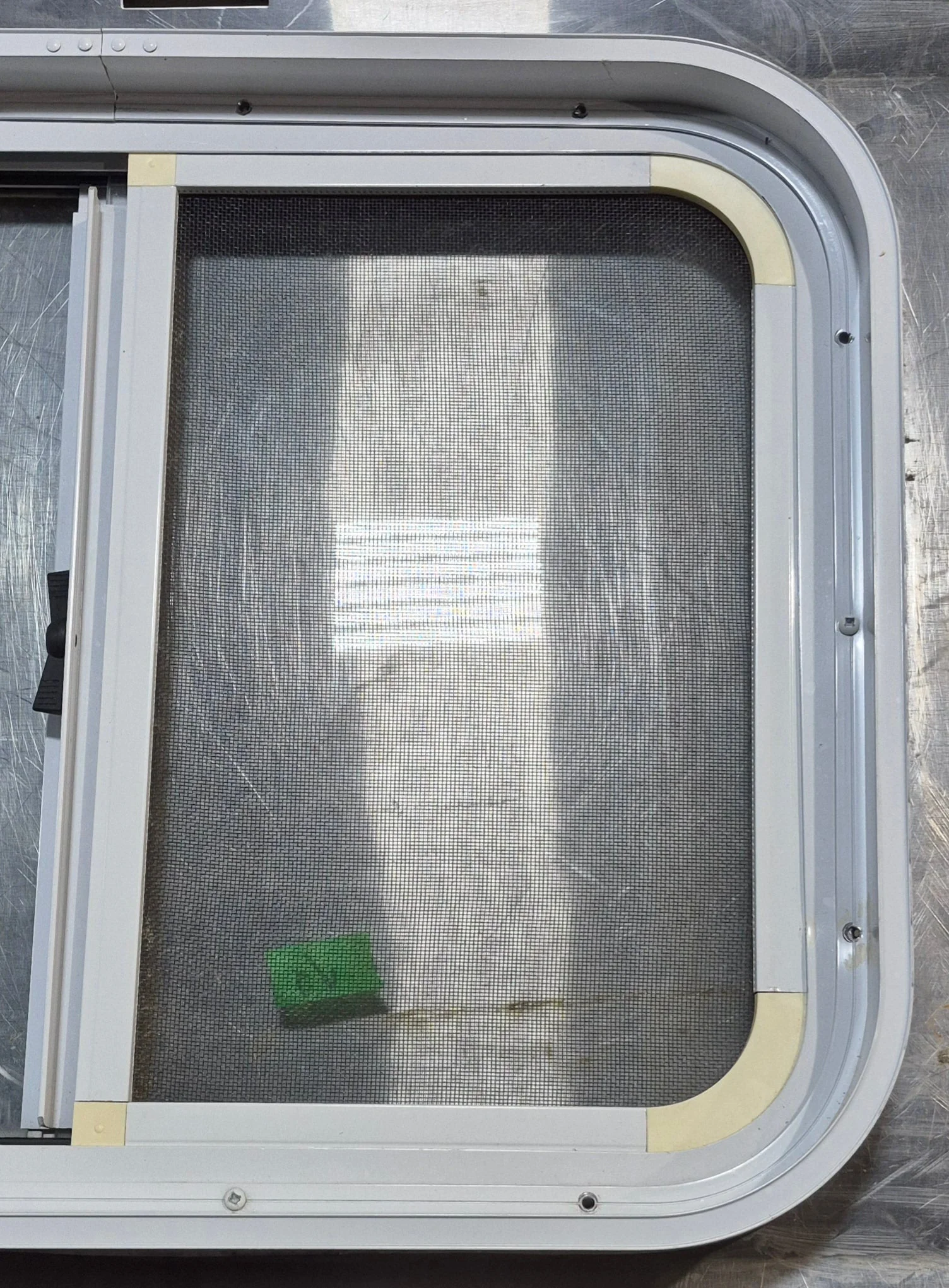 Used White Radius Opening Window : 23 1/2" W x 17 1/2" H x 1 7/8" D - Image 6