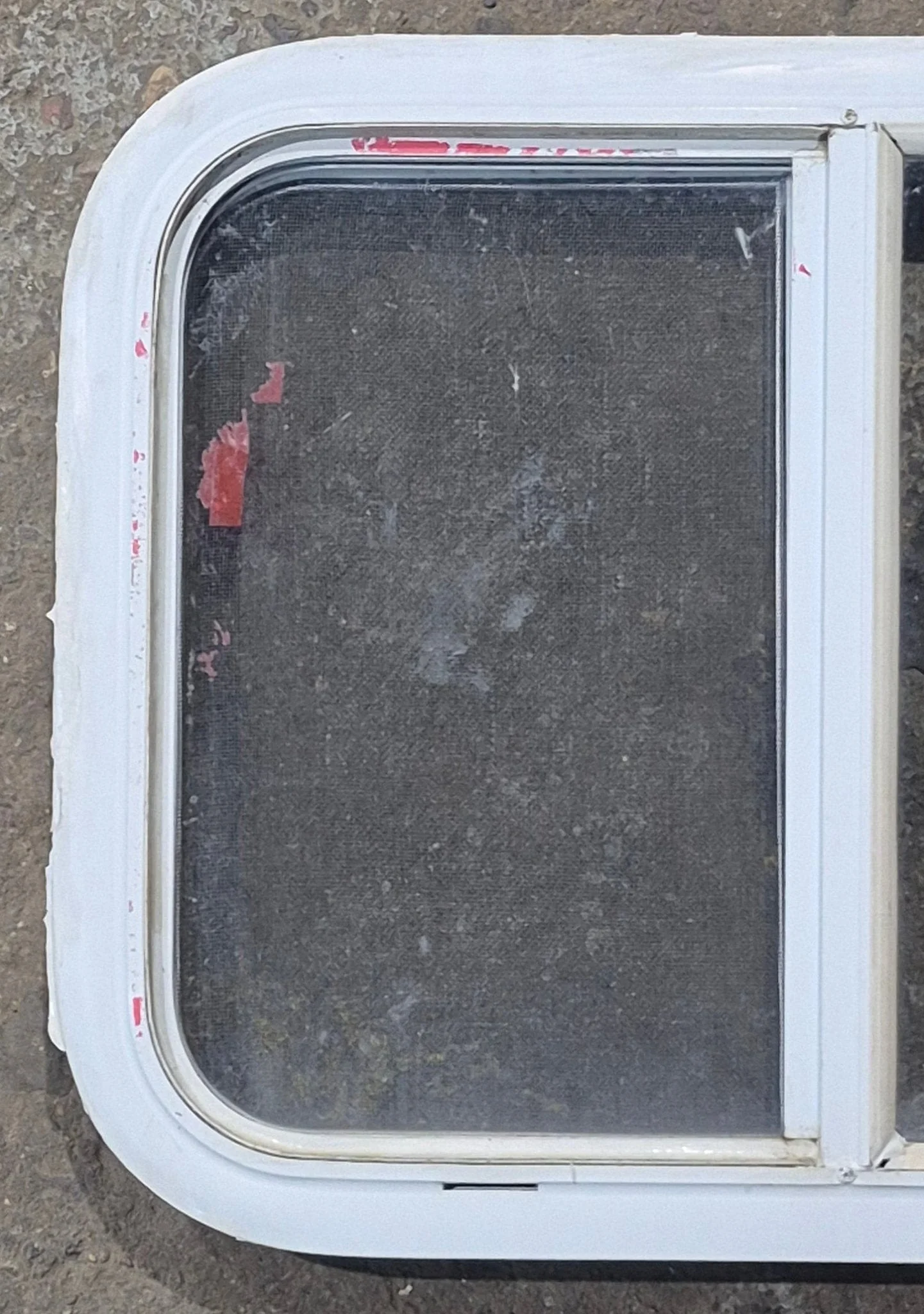 Used White Radius Opening Window : 23 1/2" W x 17 1/2" H x 1 7/8" D - Image 3