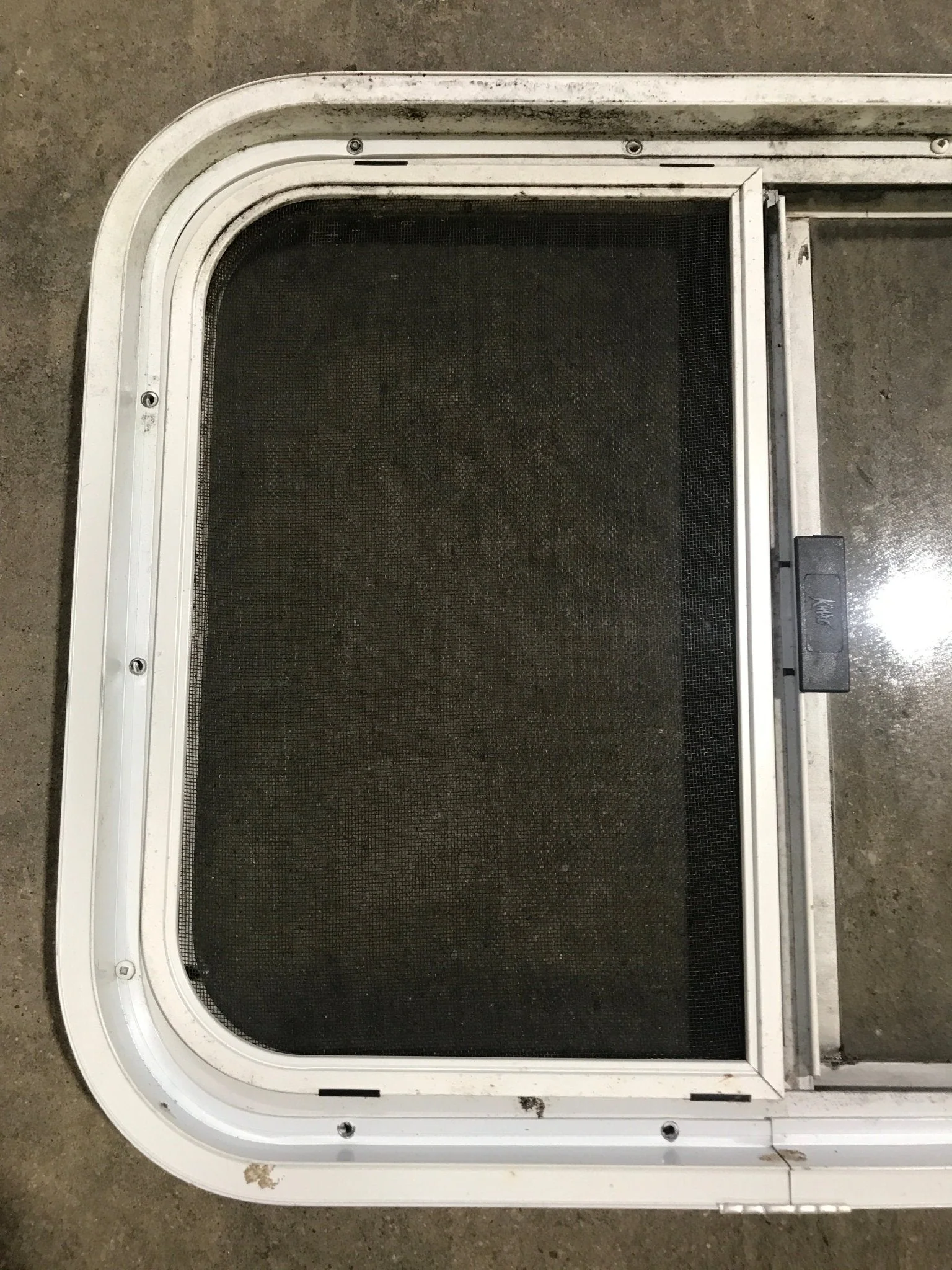 Used White Radius Opening Window : 23 1/2" W x 17 1/2" H x 1 7/8" D - Image 6
