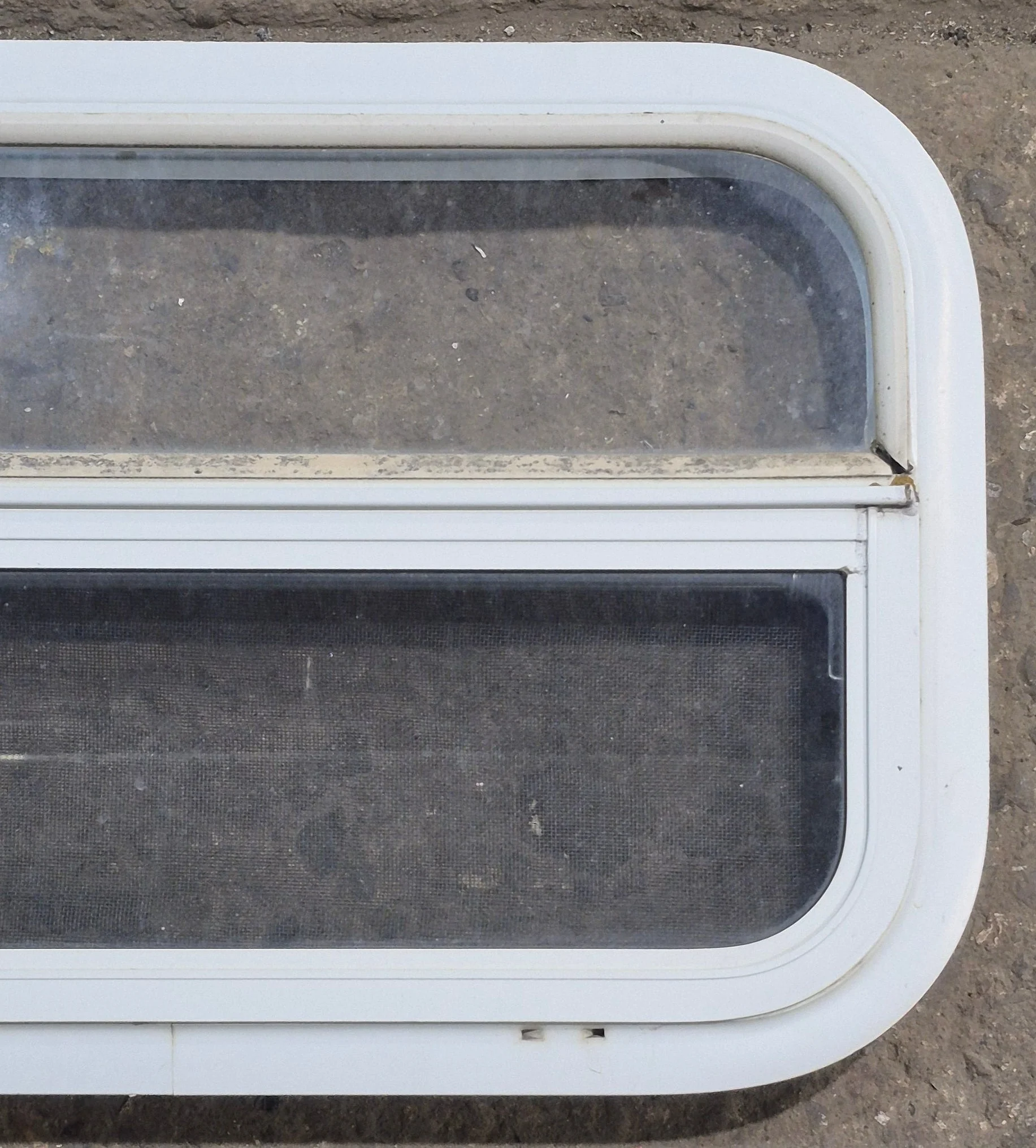 Used White Radius Opening Window : 23 1/4" W x 14 1/2" H x 1 7/8" D - Image 3