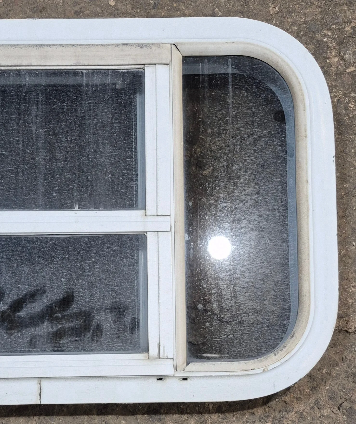Used White Radius Opening Window : 23 1/4" W x 14 1/4" H x 1 7/8" D - Image 3