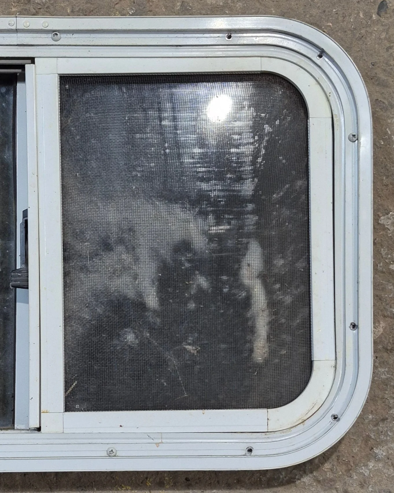 Used White Radius Opening Window : 23 1/4" W x 14 3/4" H x 1 7/8" D - Image 6