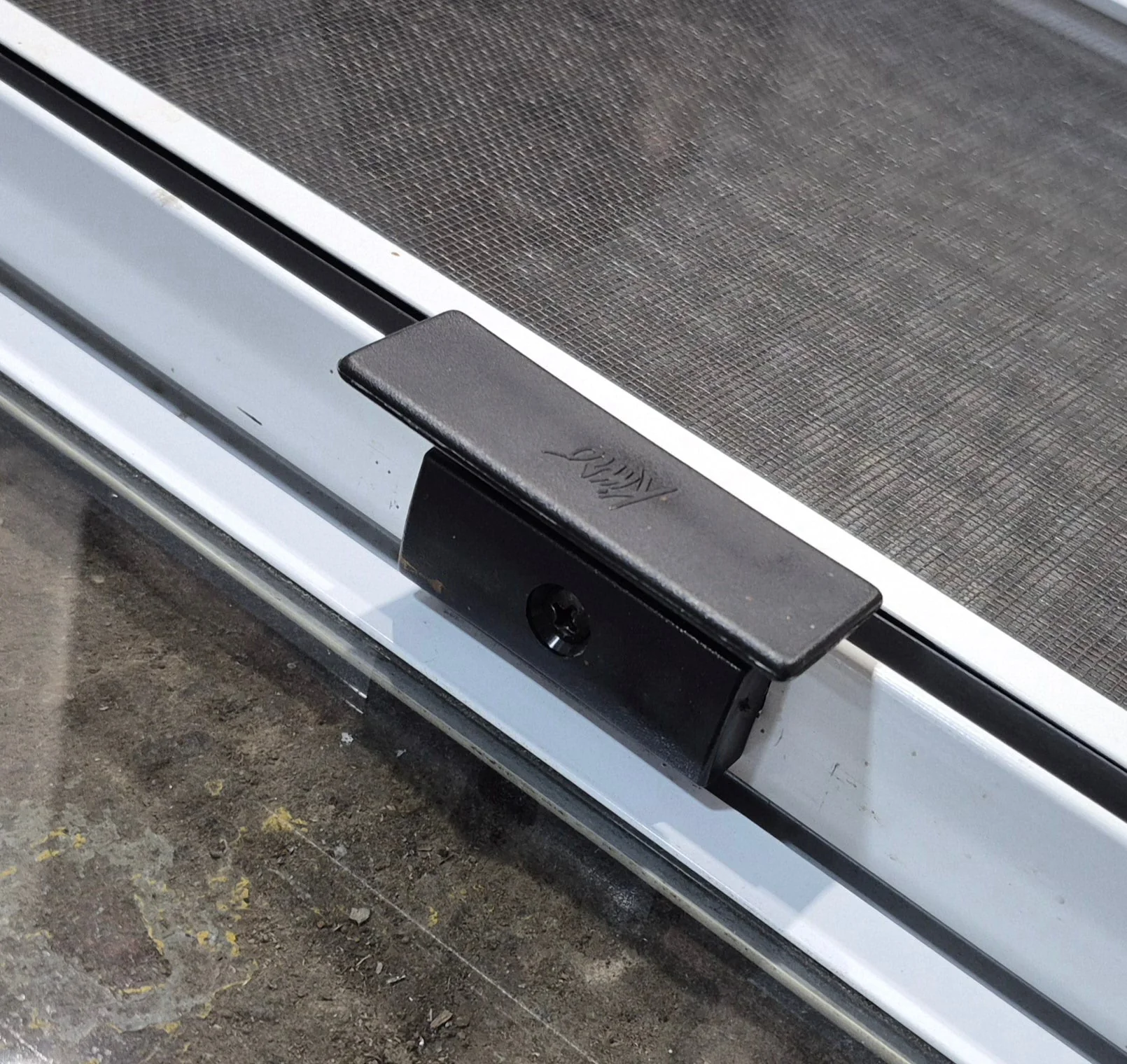 Used White Radius Opening Window : 23 1/4" W x 21 1/4" H x 1 3/4" D - Image 8