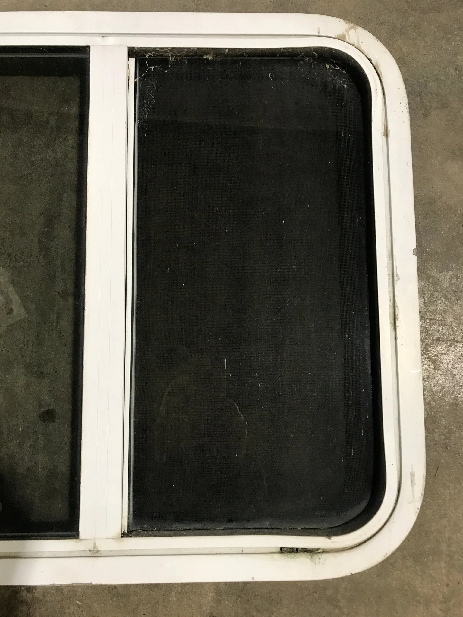 Used White Radius Opening Window : 24 1/2" W x 21 1/2" H x 1 7/8" D - Image 3