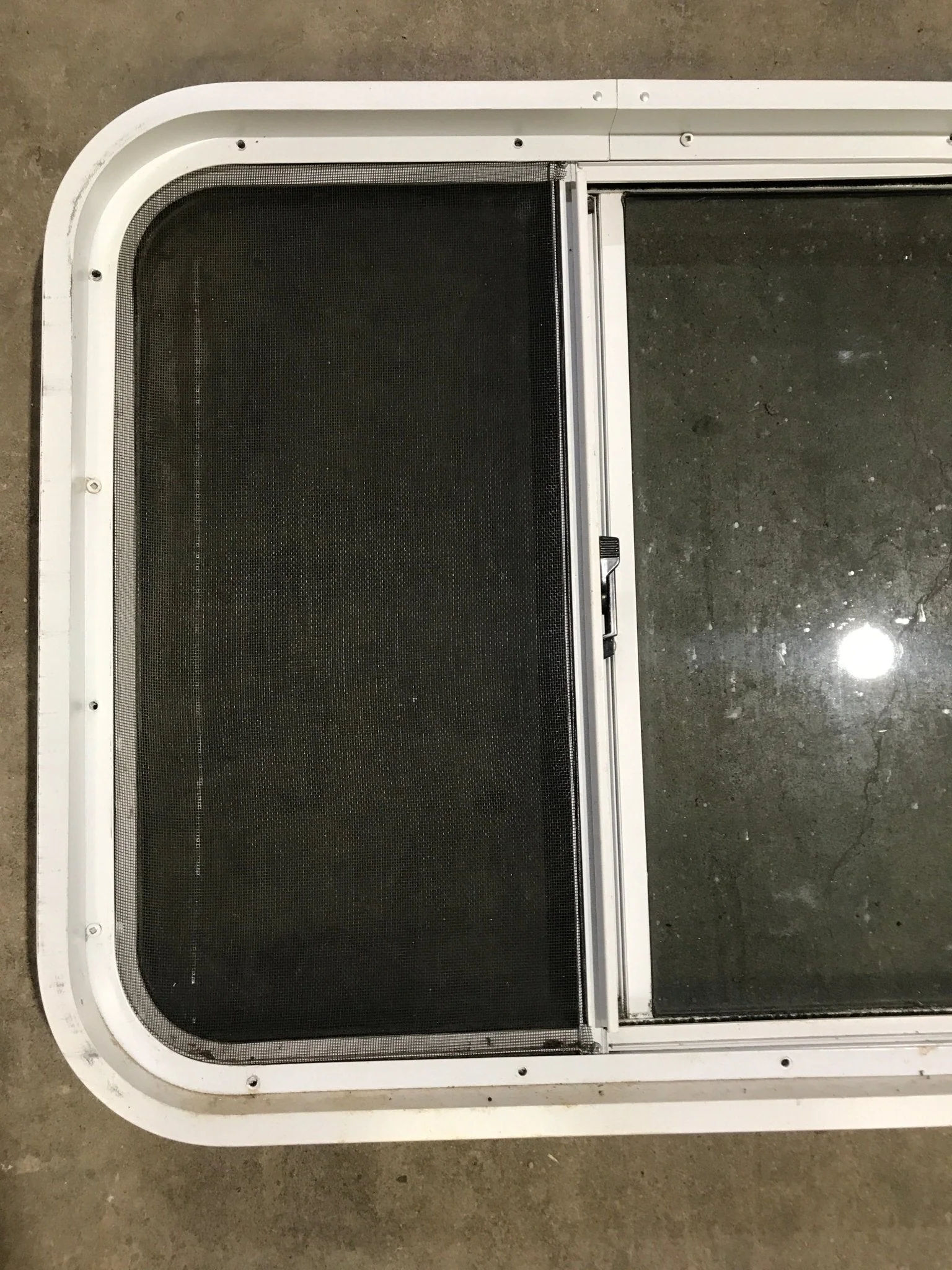 Used White Radius Opening Window : 24 1/2" W x 21 1/2" H x 1 7/8" D - Image 4