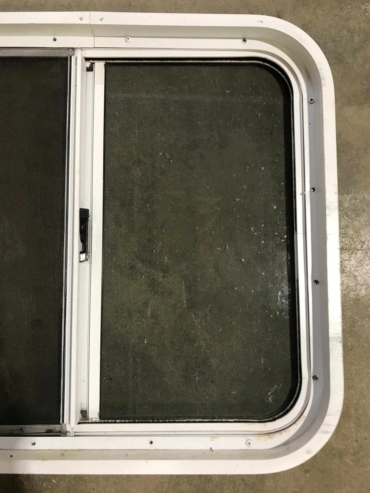 Used White Radius Opening Window : 24 1/2" W x 21 1/2" H x 1 7/8" D - Image 5