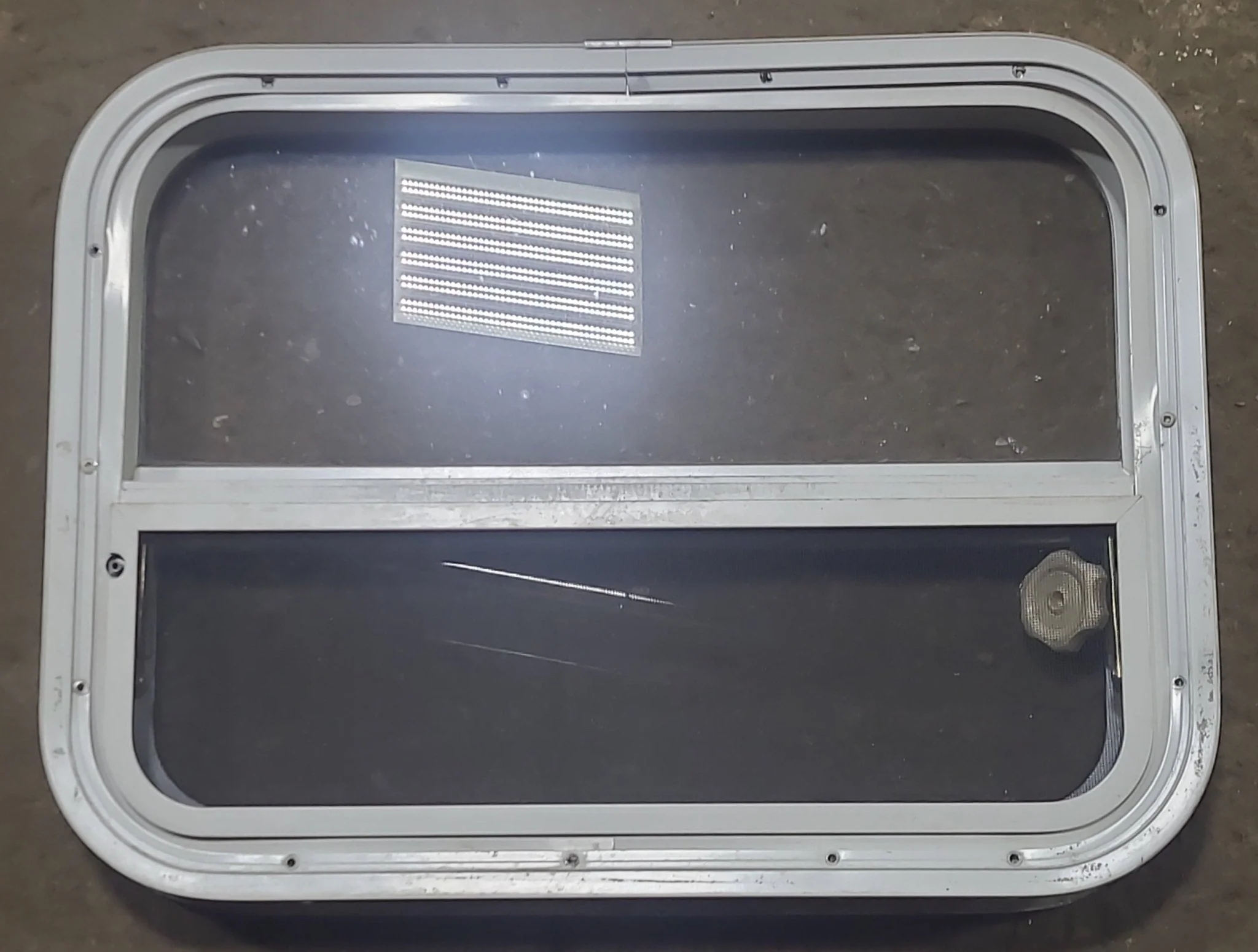 Used White Radius Opening Window : 23 1/2" W x 17 1/2" H x 2" D - Image 5