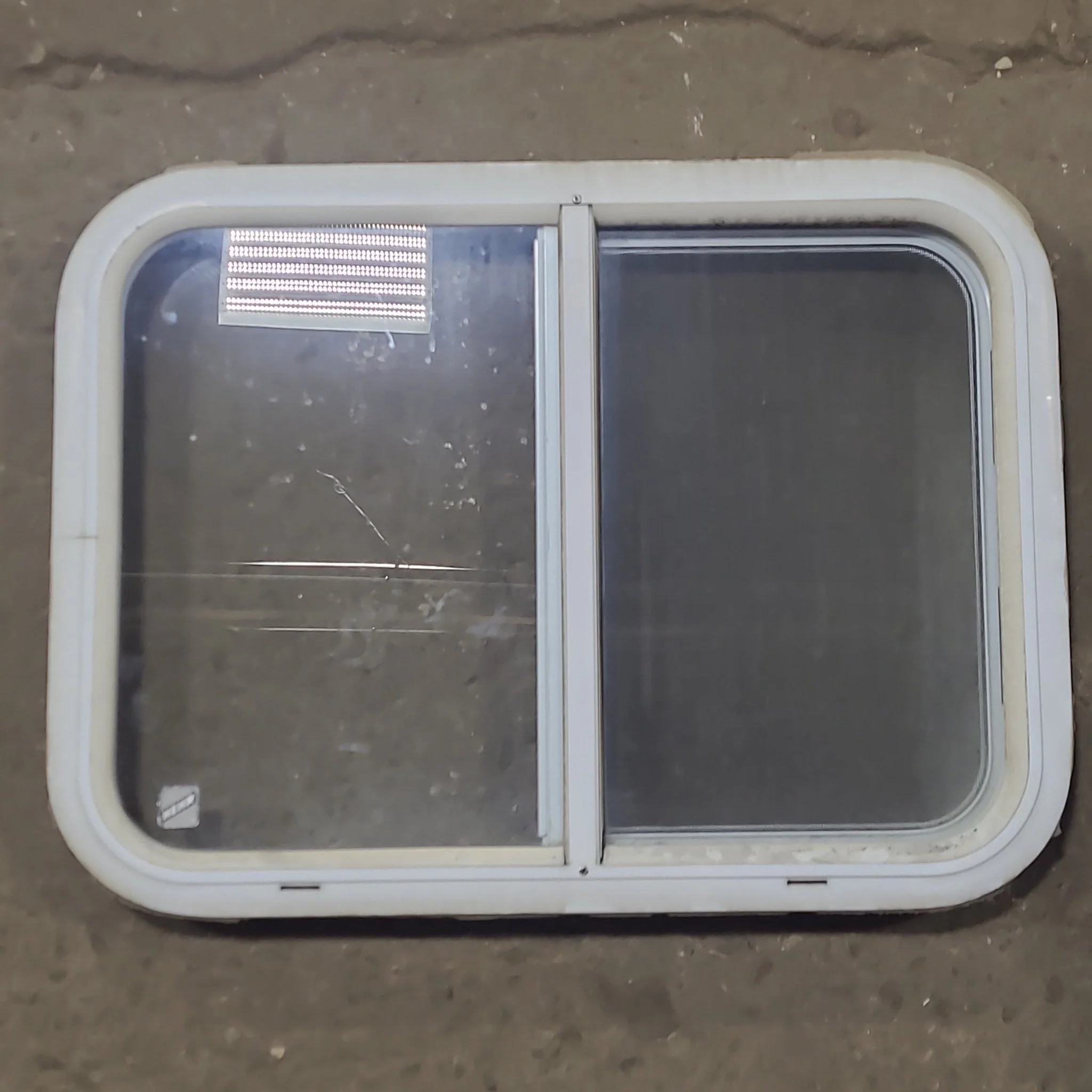 Used White Radius Opening Window : 24 1/4" W x 17 3/4" H x 1 3/4" D - Image 2