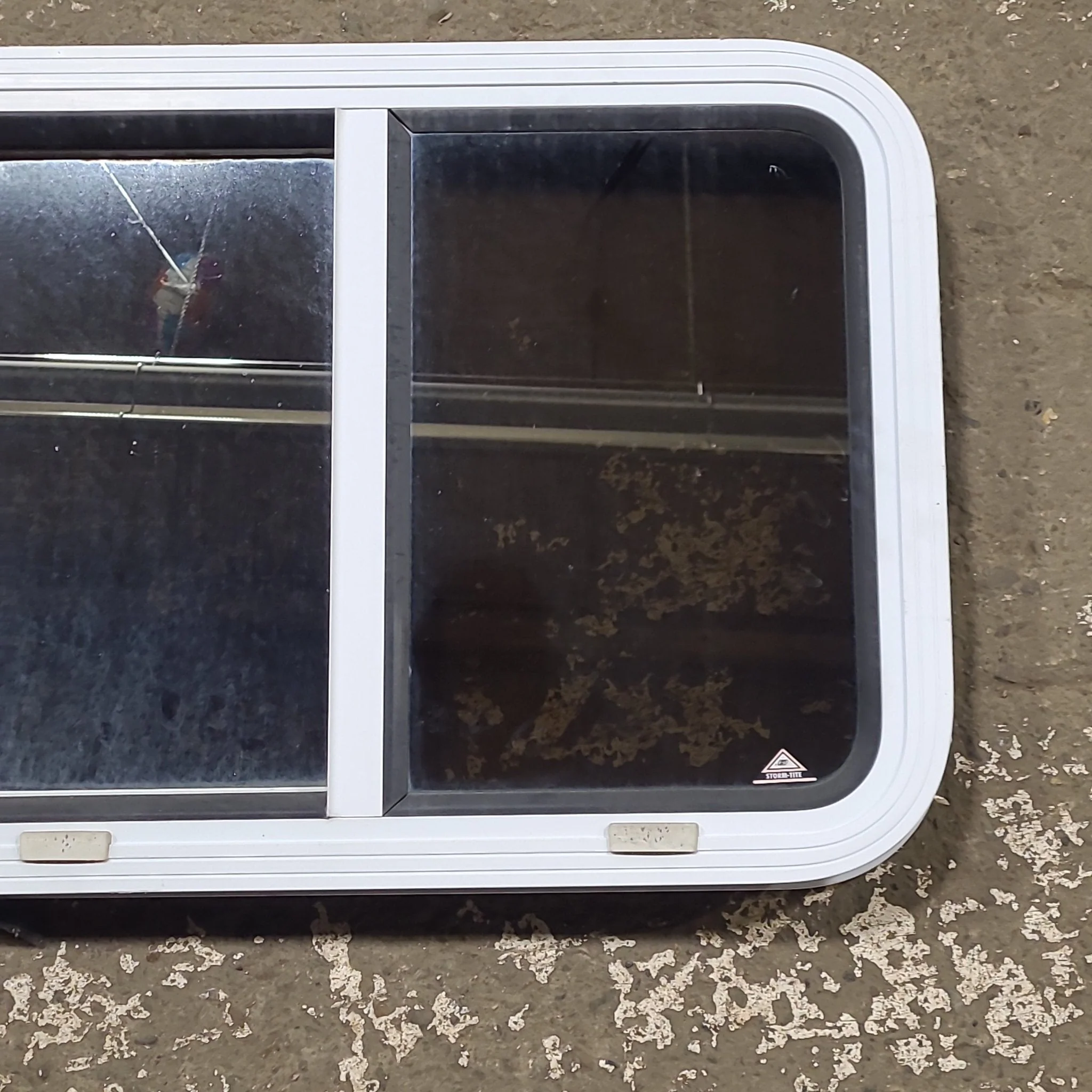 Used White Radius Opening Window : 24 1/4" W x 17 3/4" H x 1 7/8" D - Image 3